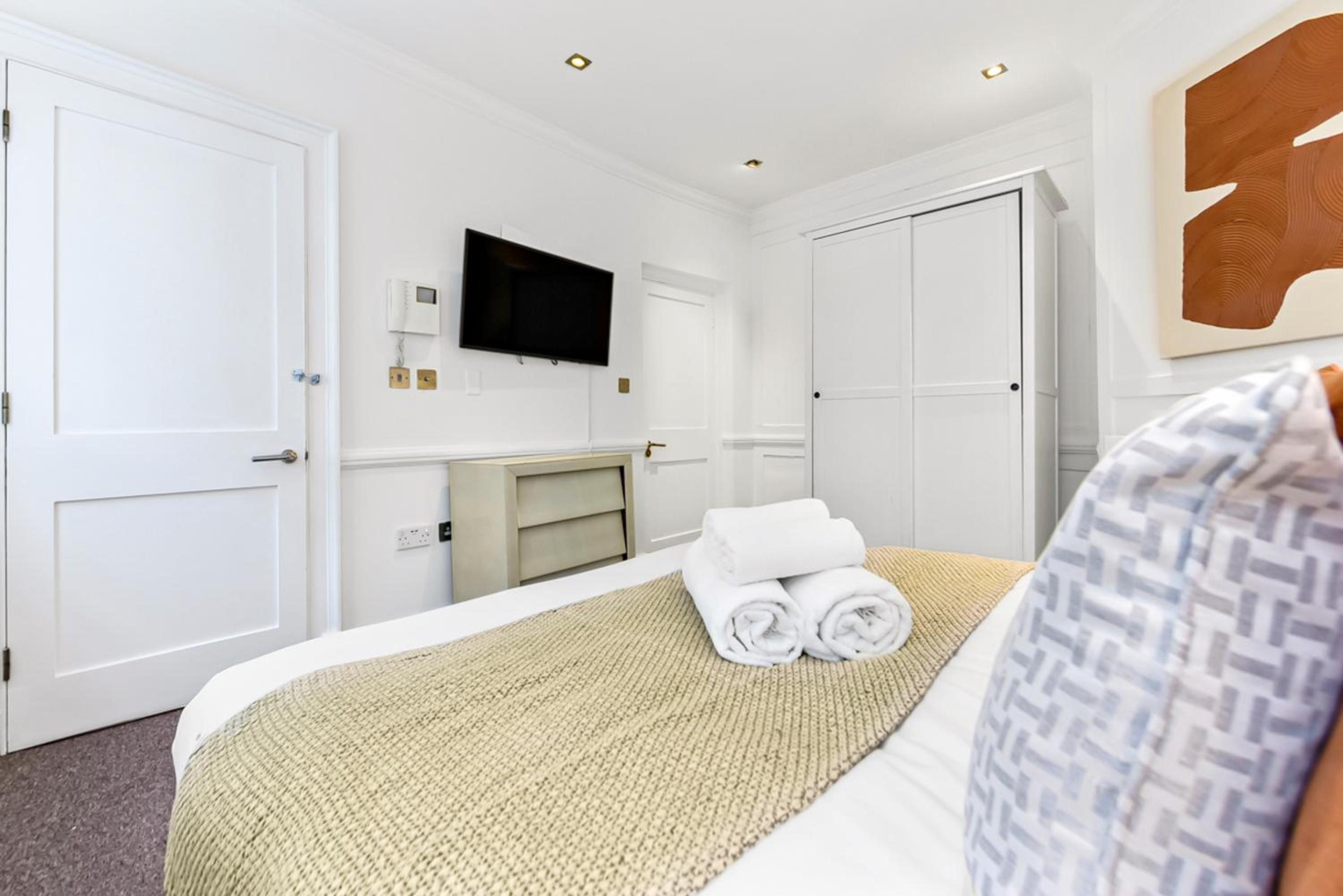 2 Bed House- Piccadilly
