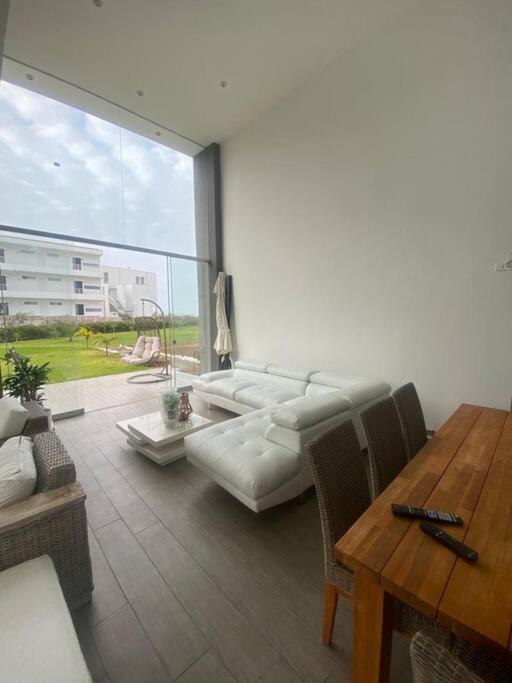 Casa de Playa muy cerca al mar, piscina exclusiva!