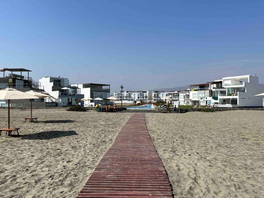 Casa de Playa muy cerca al mar, piscina exclusiva!