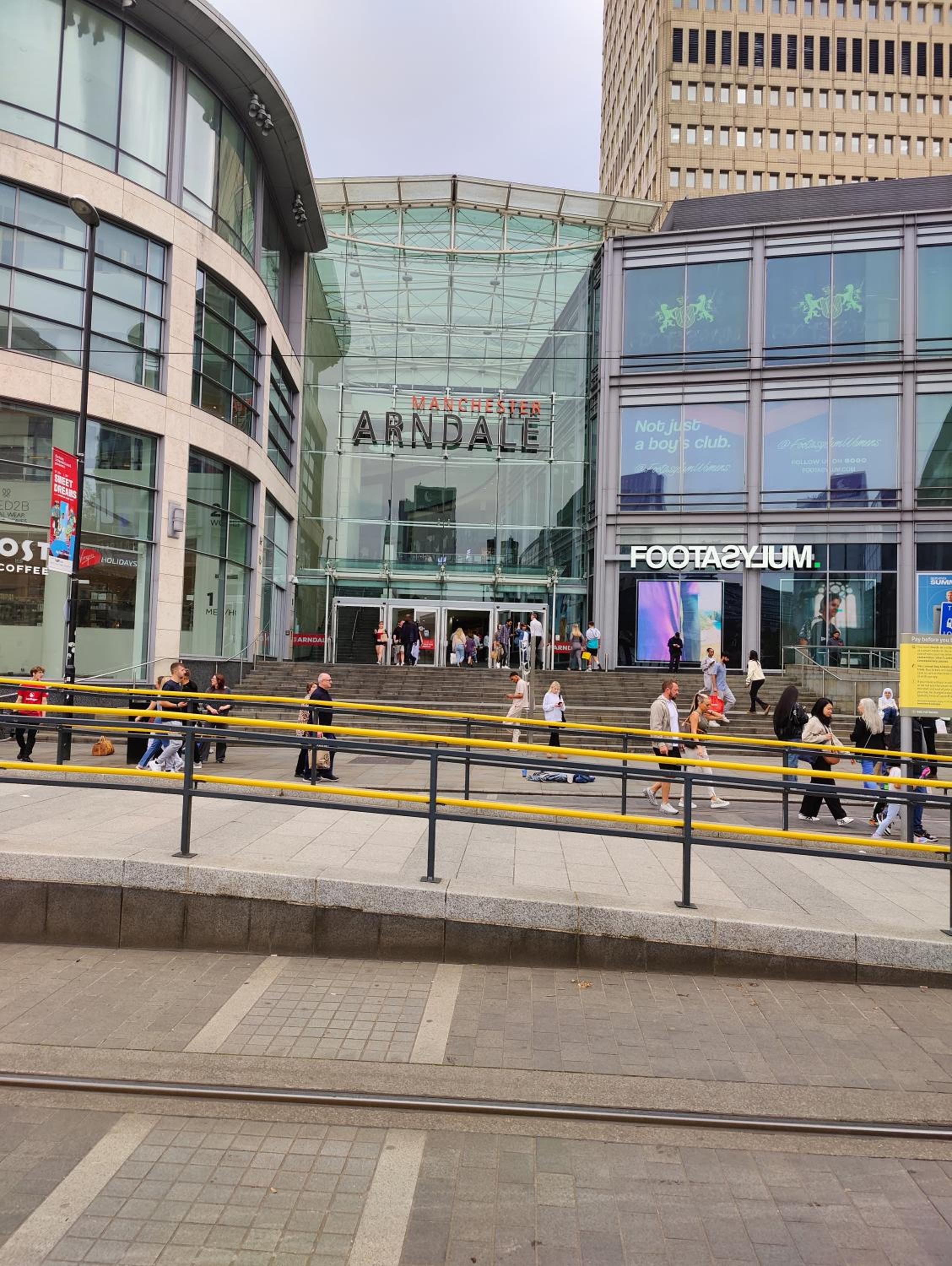 Spacious Homely Manchester City Stay Near AO Arena and Shopping Centre with 500Mbps Internet & Netflix view 2
