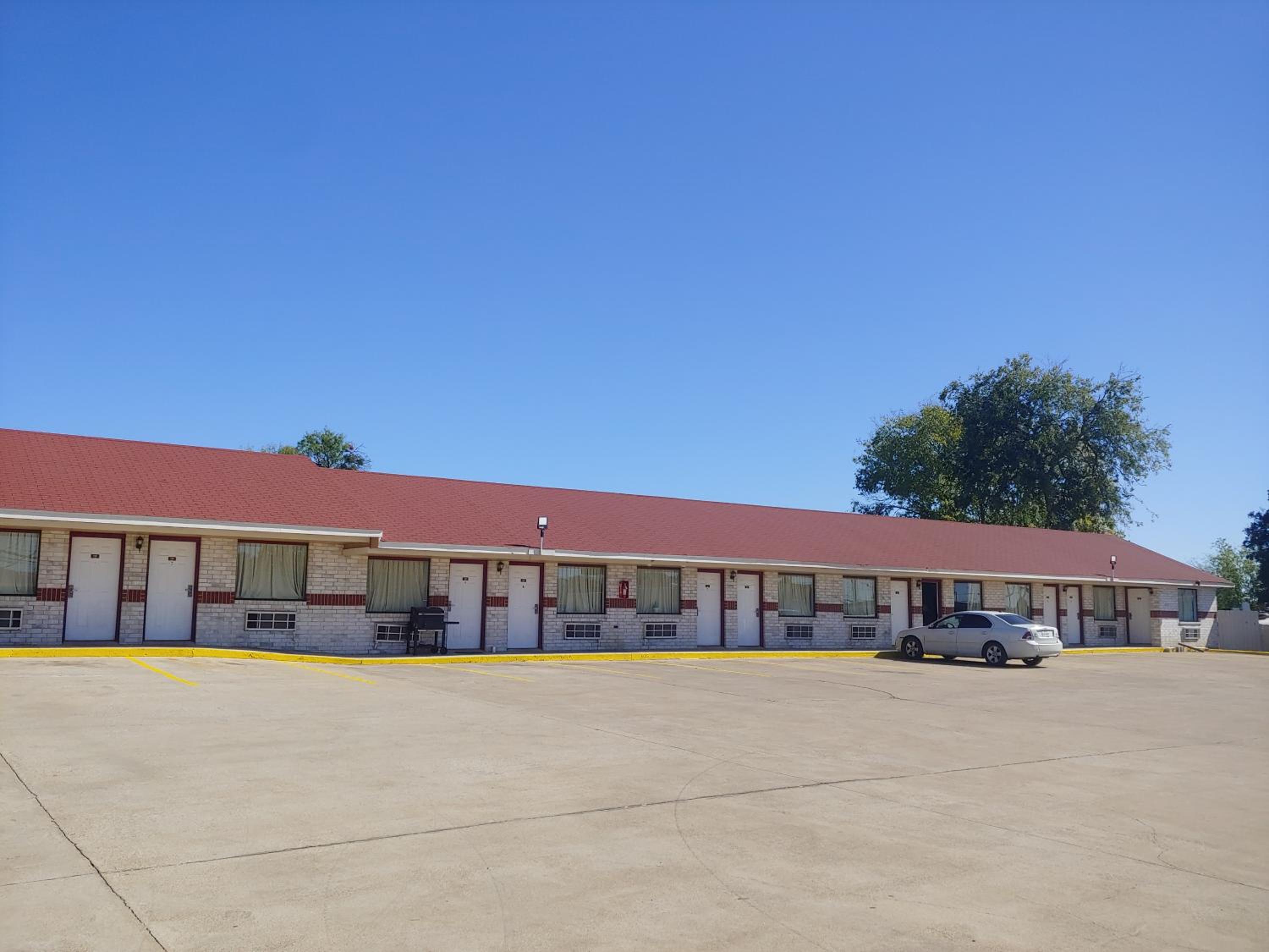 Brooks City Executive Inn view 2