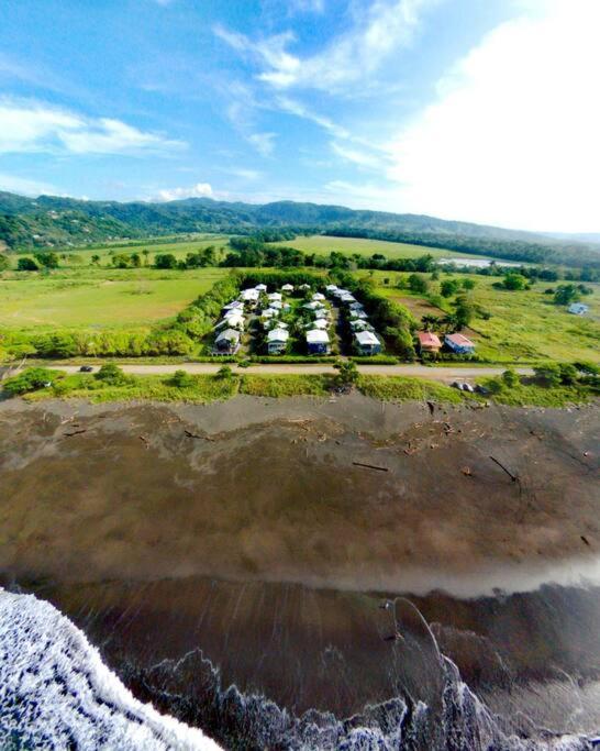 #8 Ocean view Beach Front Bungalow 2nd Row