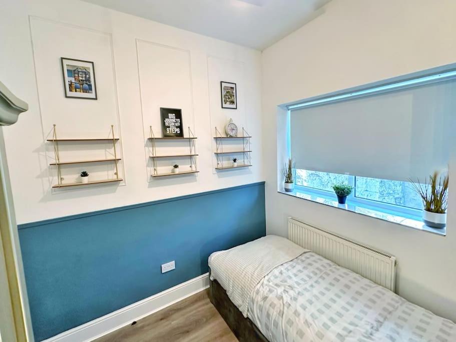 Immaculate & creative 2 Bed Flat near City Centre with Private Parking view 5