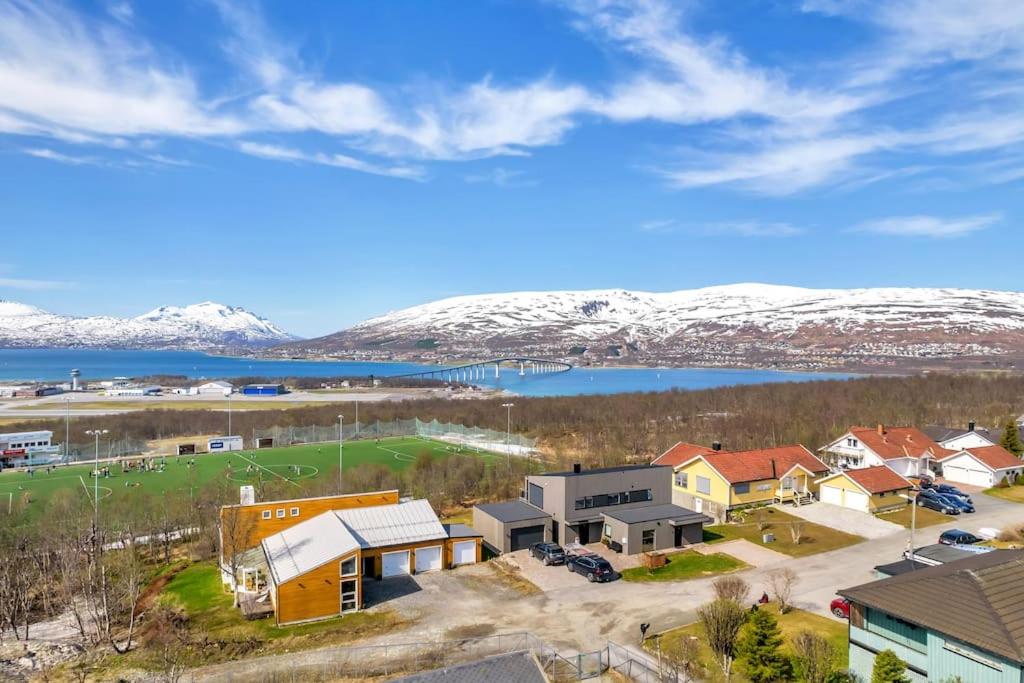 Elegant 4BR villa with great views and location view 3