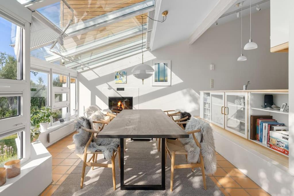 Elegant 4BR villa with great views and location view 5