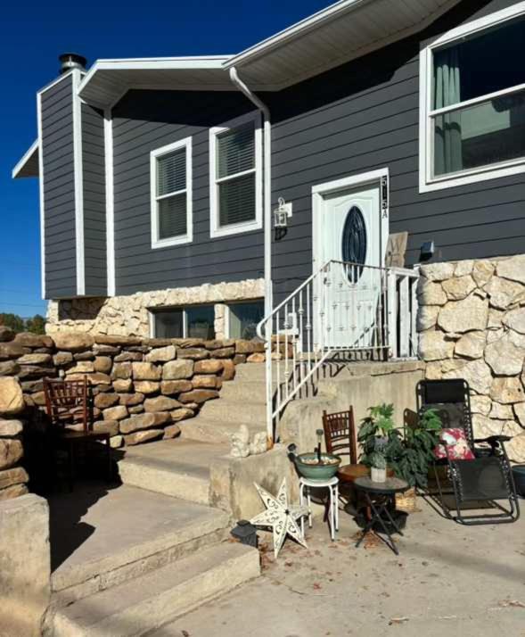 Modern Country Retreat w Majestic Views by Stay view 3