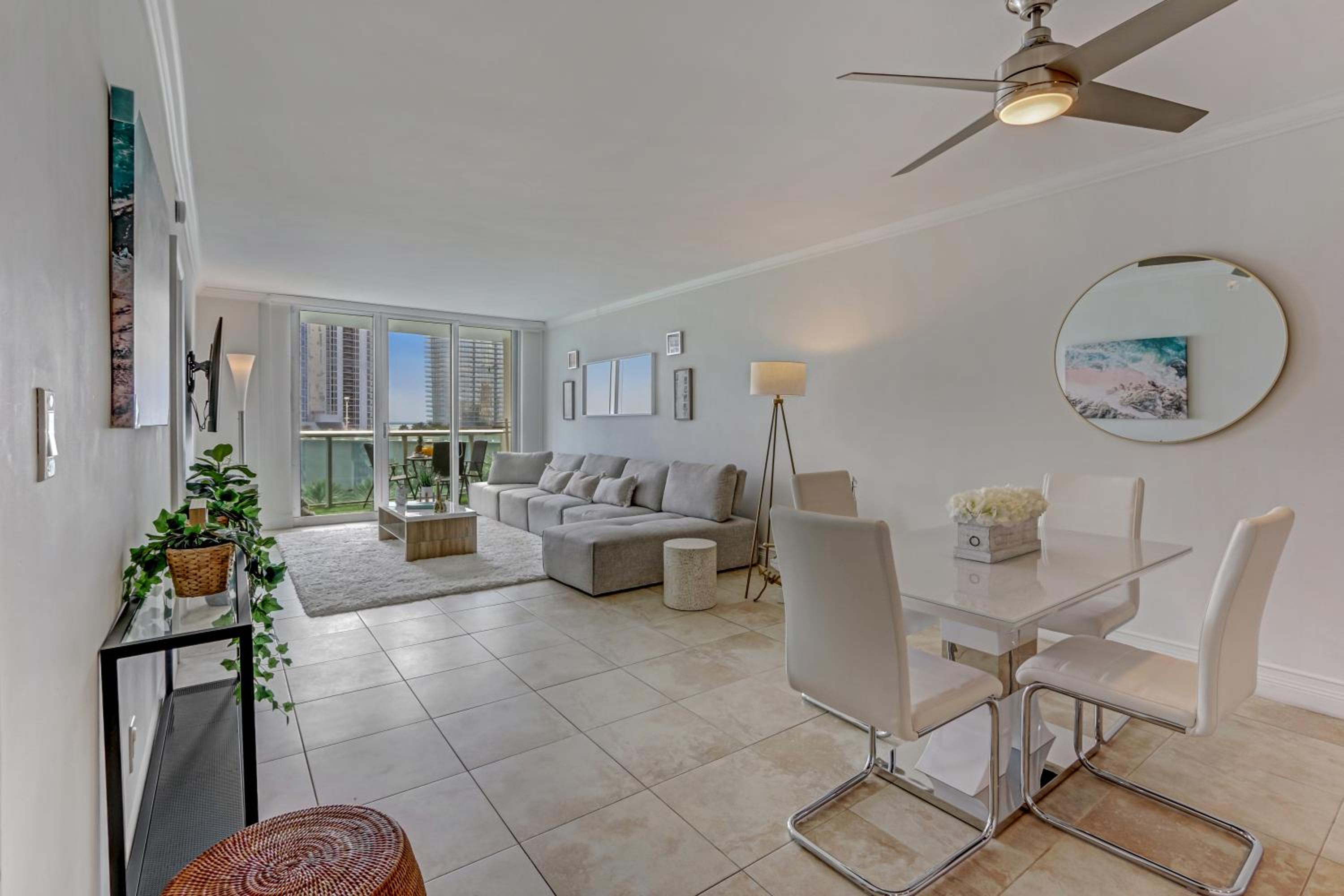 Ocean Reserve Luxurious Condo 2min Away From Beach view 2