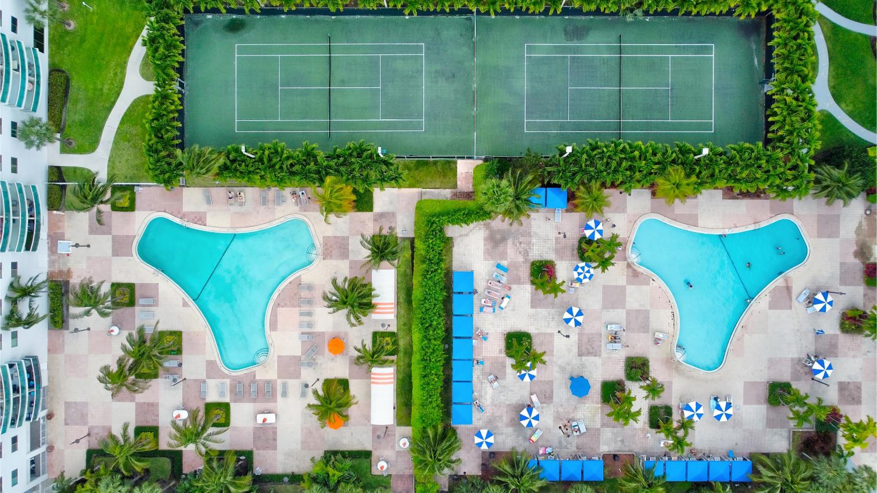 Ocean Reserve Luxurious Condo 2min Away From Beach view 5