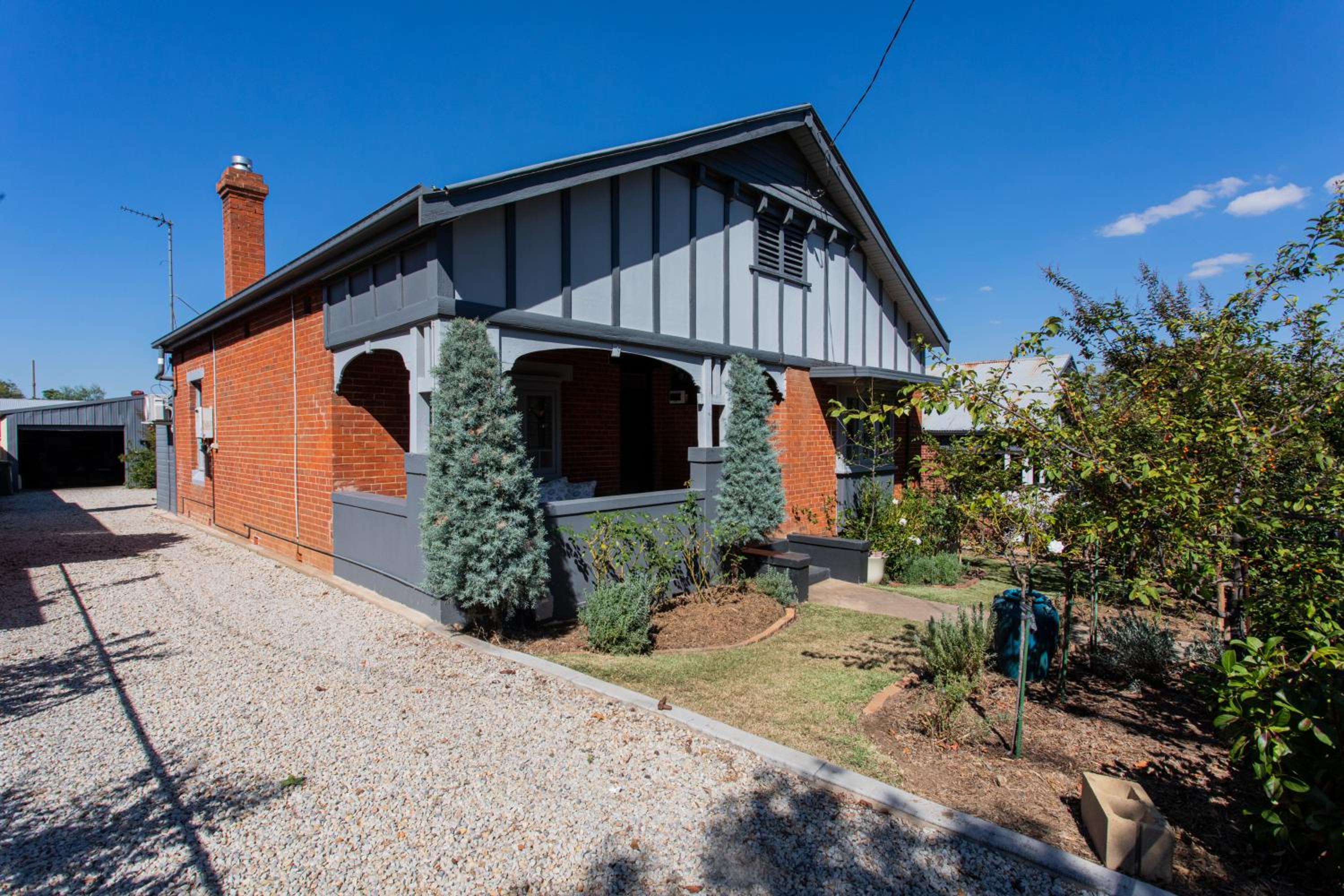 Fitzroy House - Federation charm near town centre