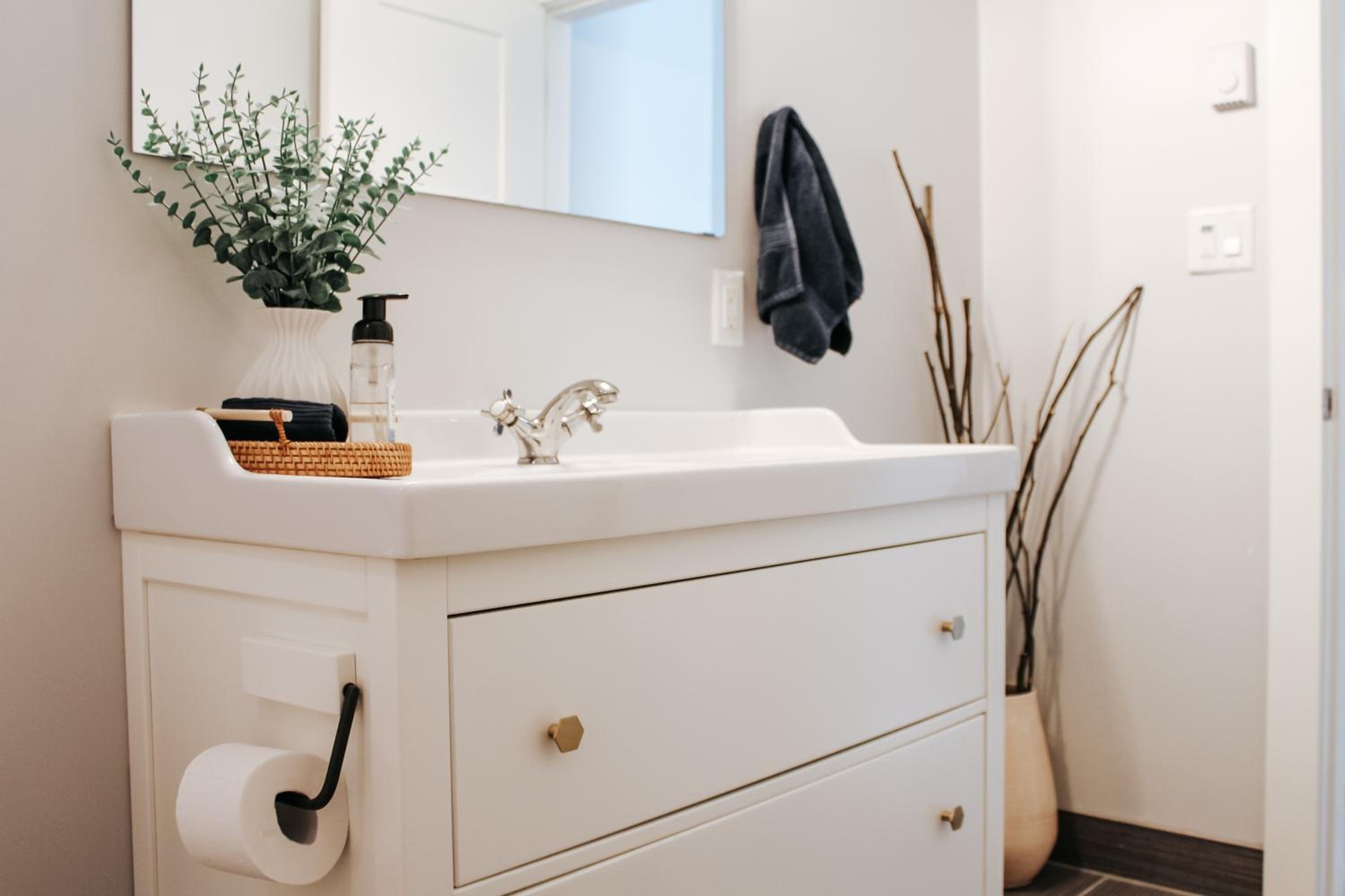 Sooke Vacations - Otter Point Getaway - Property Image 2