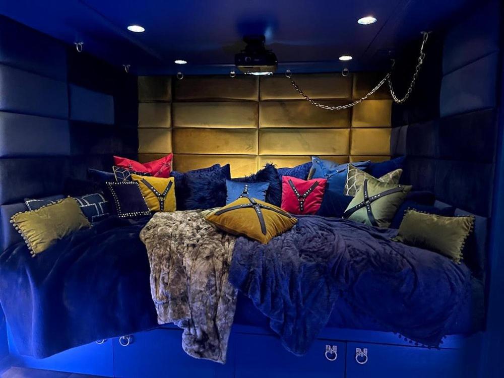 Lisbon Vacations - Adults Play Room Lisboa - Property Image 3