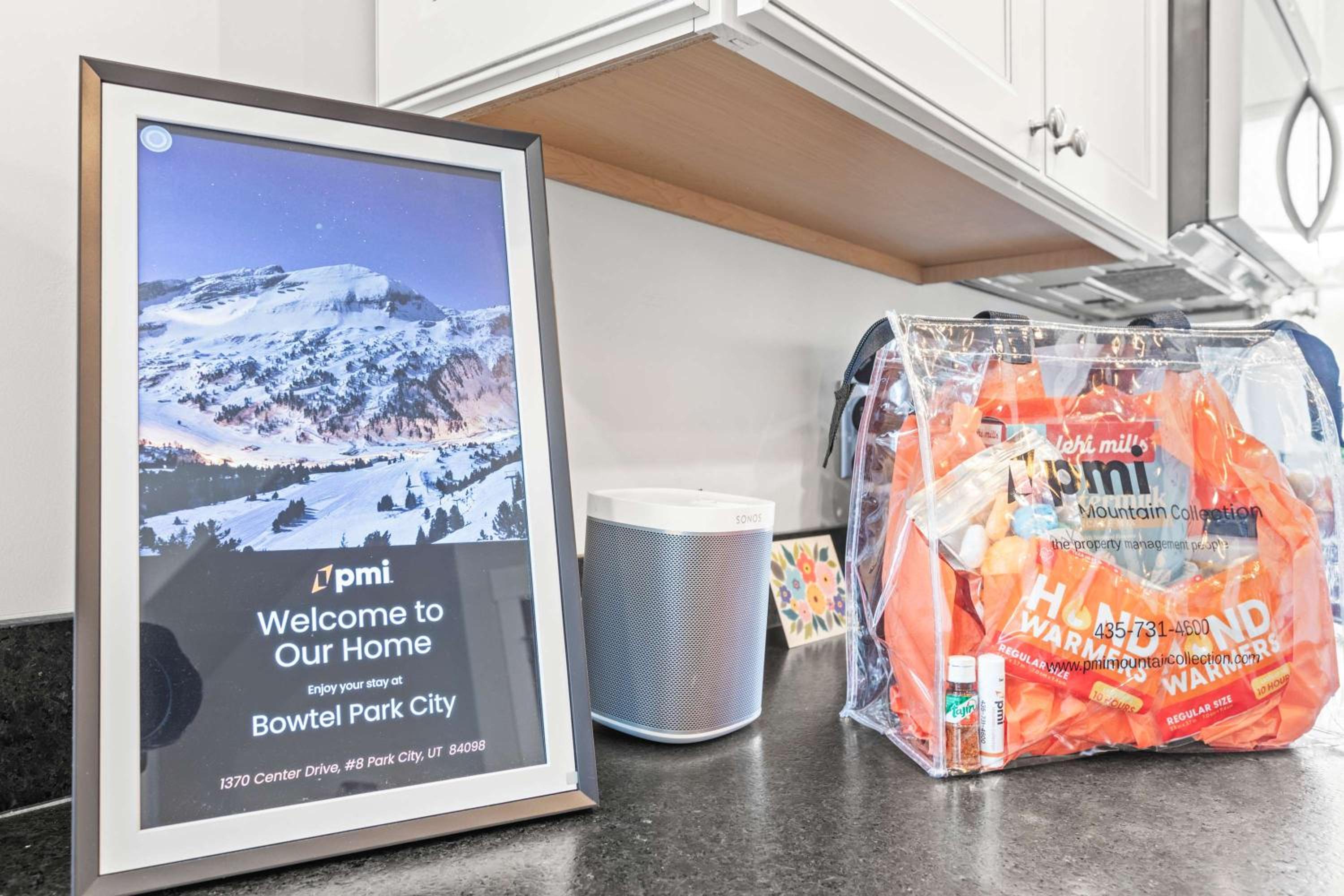 Bowtel Park City Rooftop Private Spa Pets New Listing, Walk to multiple Shops & Restaurants! view 3