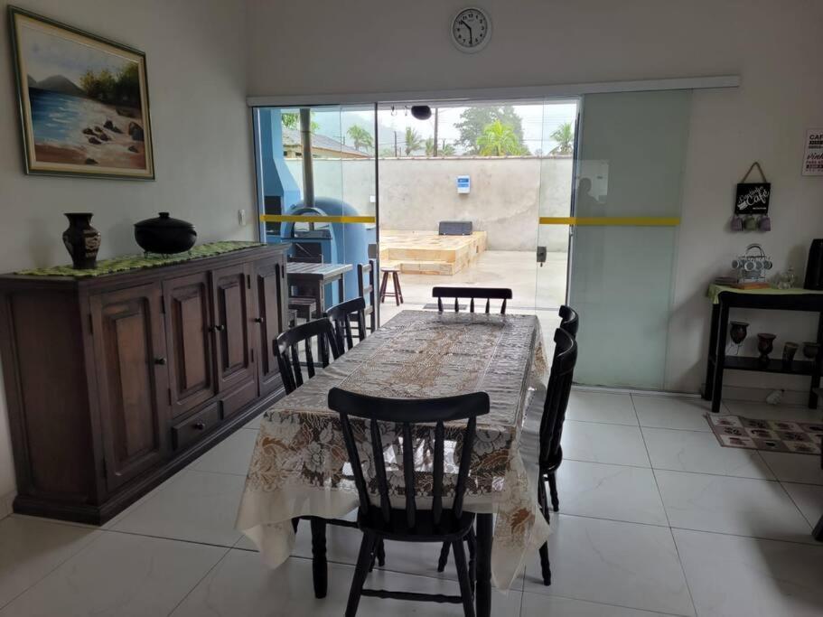 Ótima Casa com Piscina e área goumert em Ubatuba - Condomínio