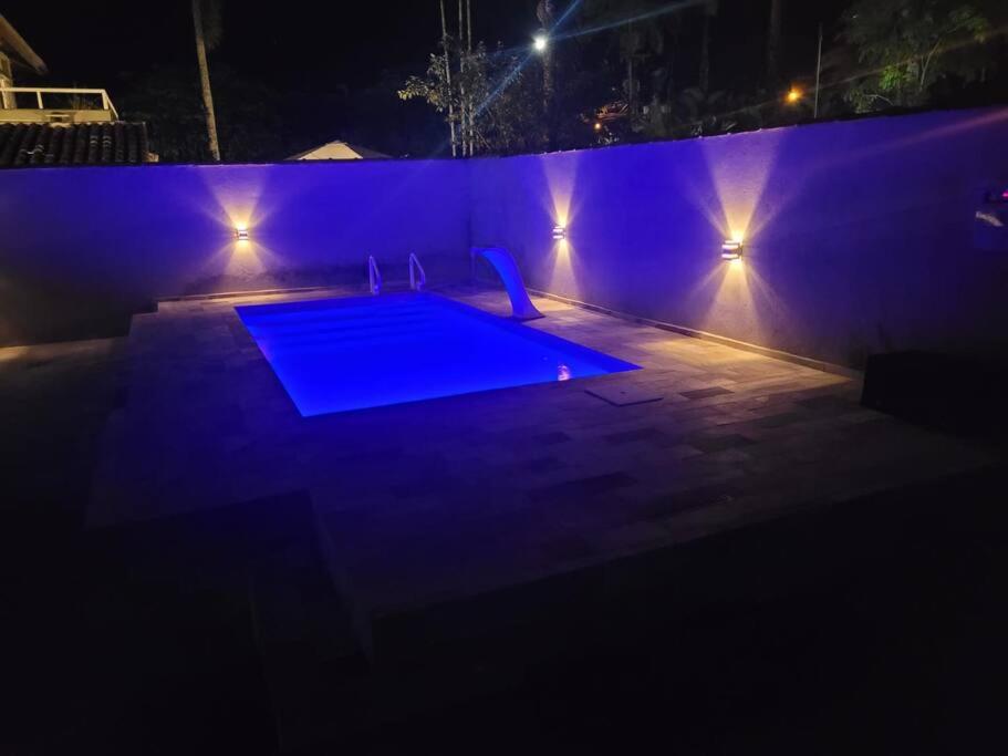 Ótima Casa com Piscina e área goumert em Ubatuba - Condomínio