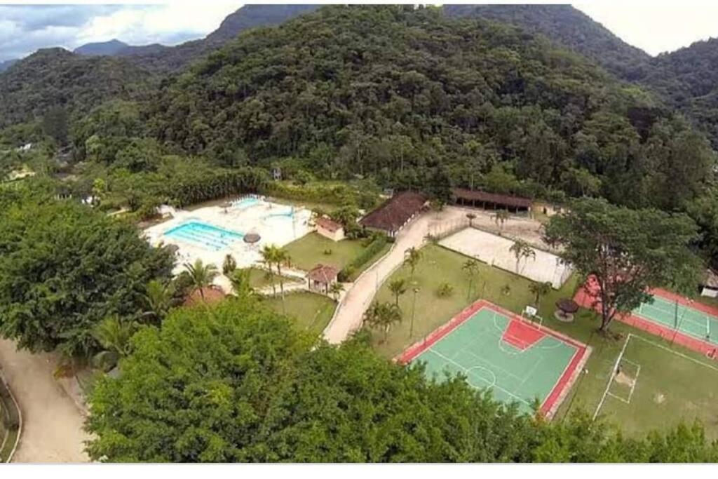 Ótima Casa com Piscina e área goumert em Ubatuba - Condomínio