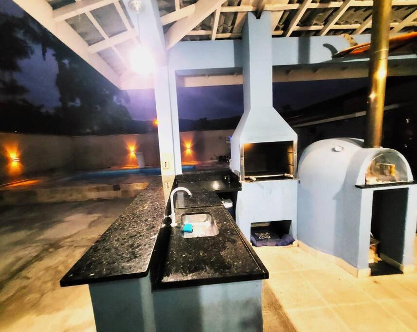 Ótima Casa com Piscina e área goumert em Ubatuba - Condomínio