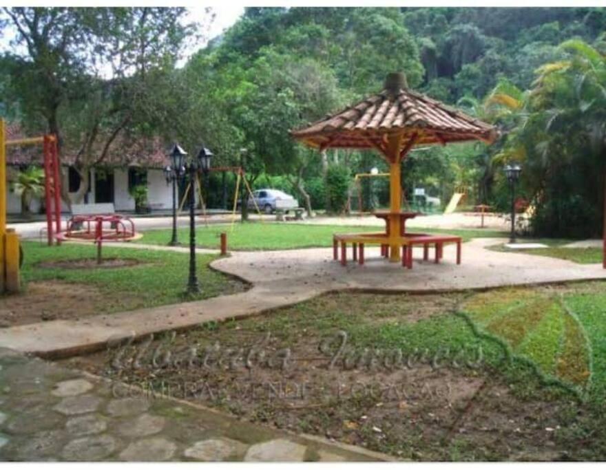 Ótima Casa com Piscina e área goumert em Ubatuba - Condomínio