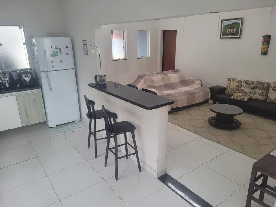 Ótima Casa com Piscina e área goumert em Ubatuba - Condomínio