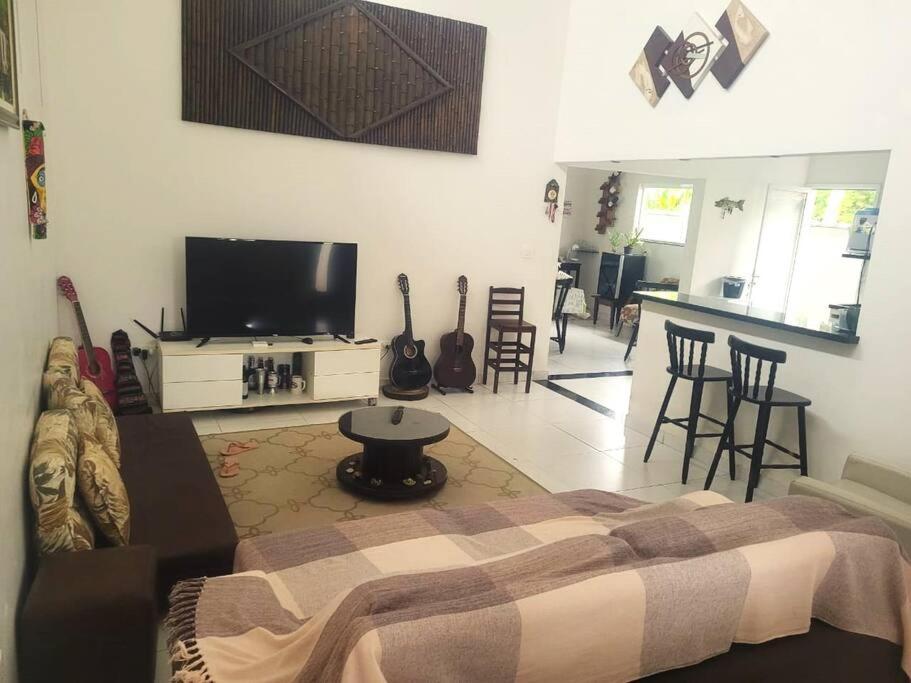 Ótima Casa com Piscina e área goumert em Ubatuba - Condomínio