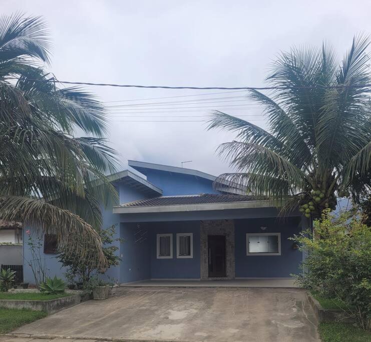 Ótima Casa com Piscina e área goumert em Ubatuba - Condomínio