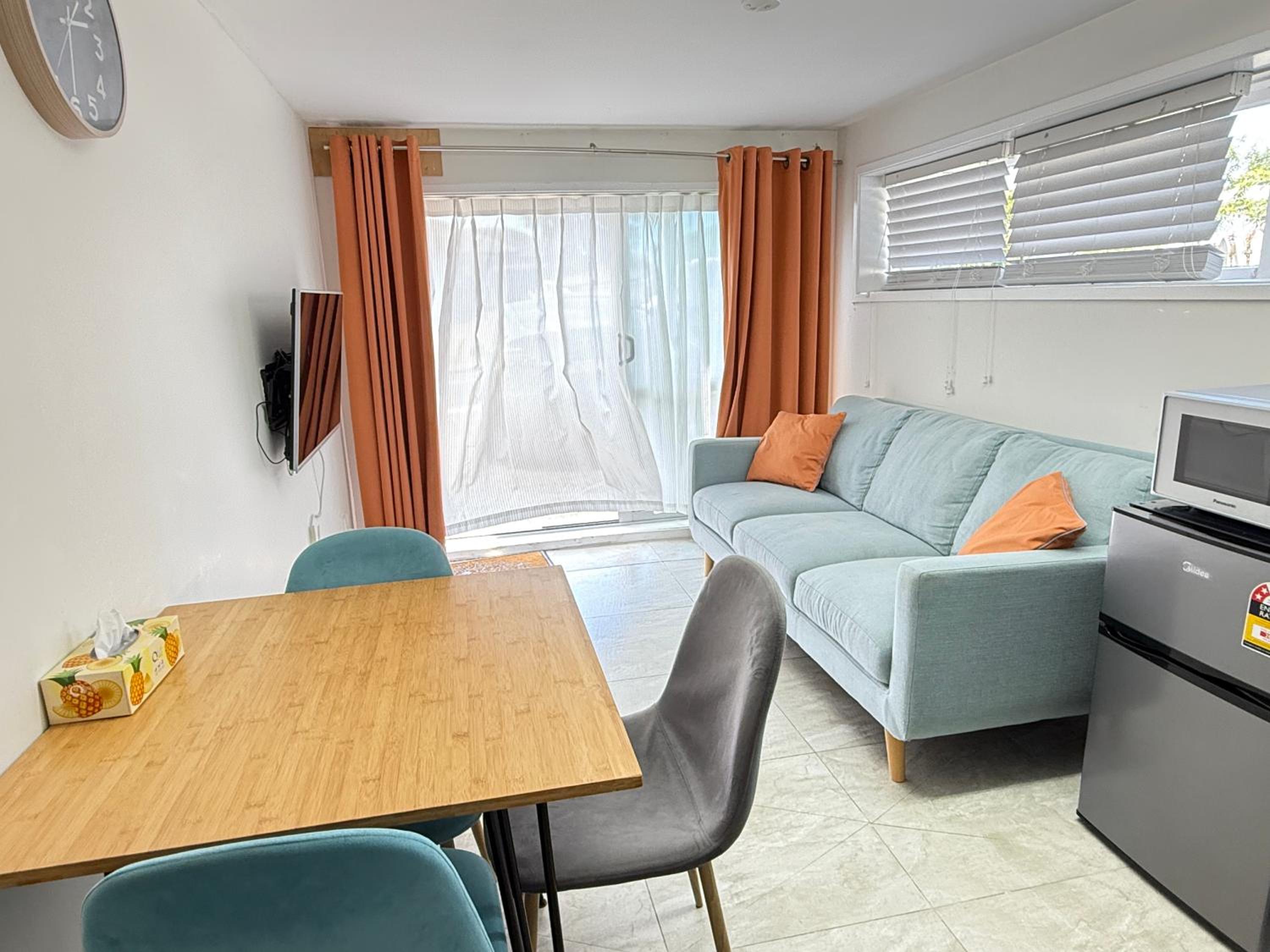 Cosy 2 bedroom unit in Howick close to bus and supermarket view 5