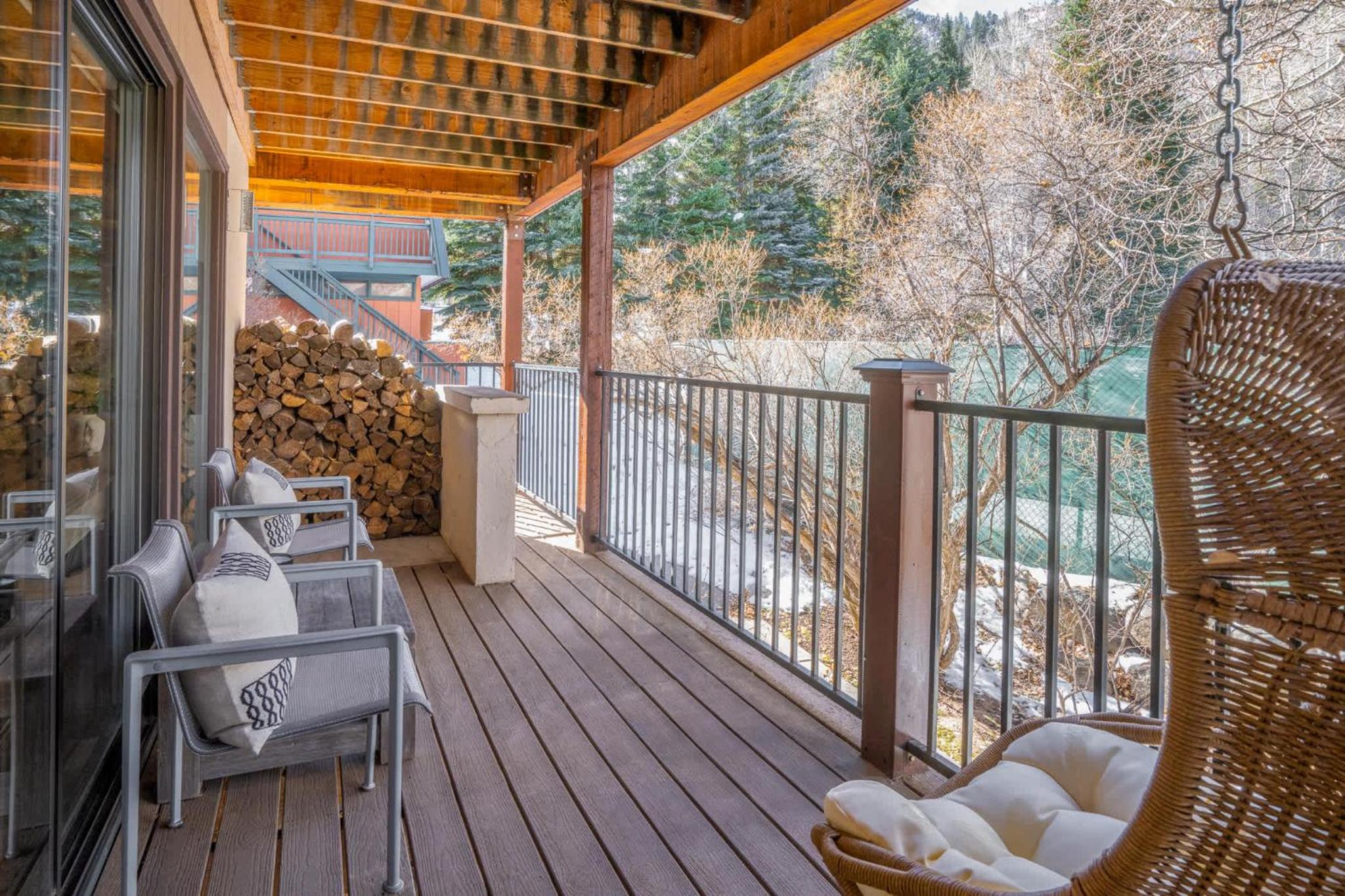 New Listing 1 BR Aspen Condo near Gondola in Aspen, US