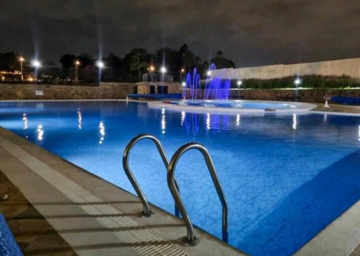 Pool Gym Garden City Mi Vida view 4