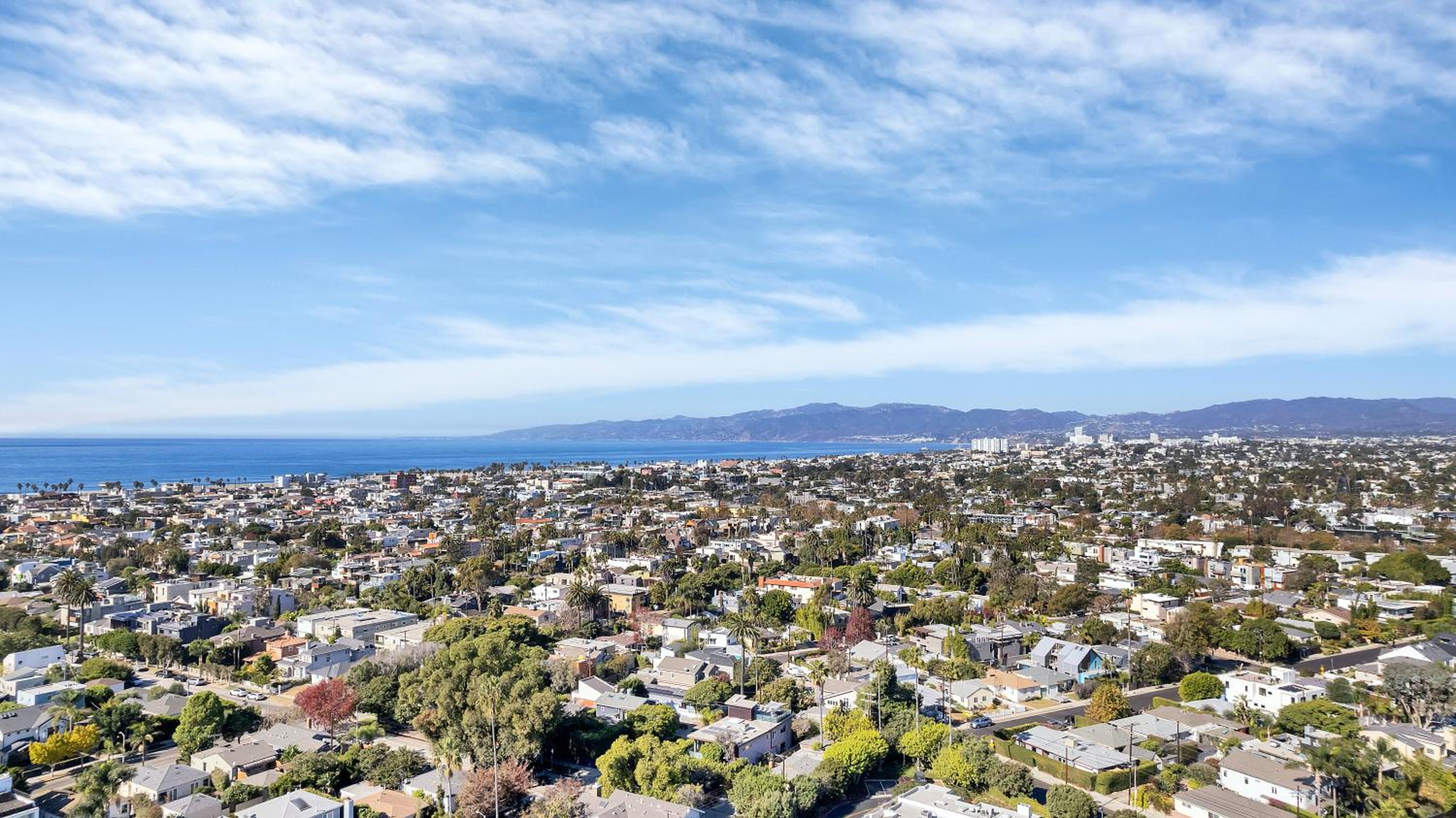 Cheerful 4Bedrooms 2.5Bath Villa Venice Beach CA