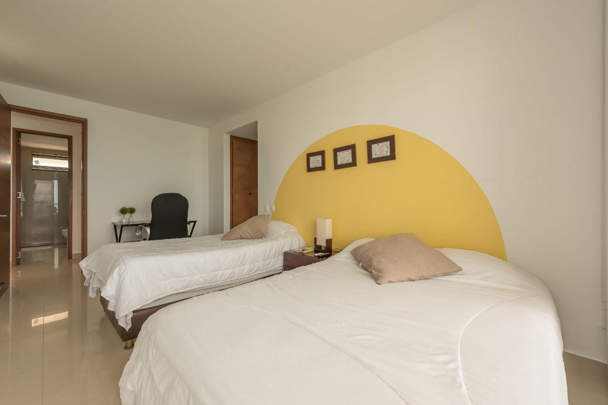 Amplios Aptos de Lujo Frente a la Playa a 5 Minutos del Centro y del Aeropuerto, en Edificio con Piscina, Jacuzzi, Sauna, Gimnasio, Turco y Seguridad las 2