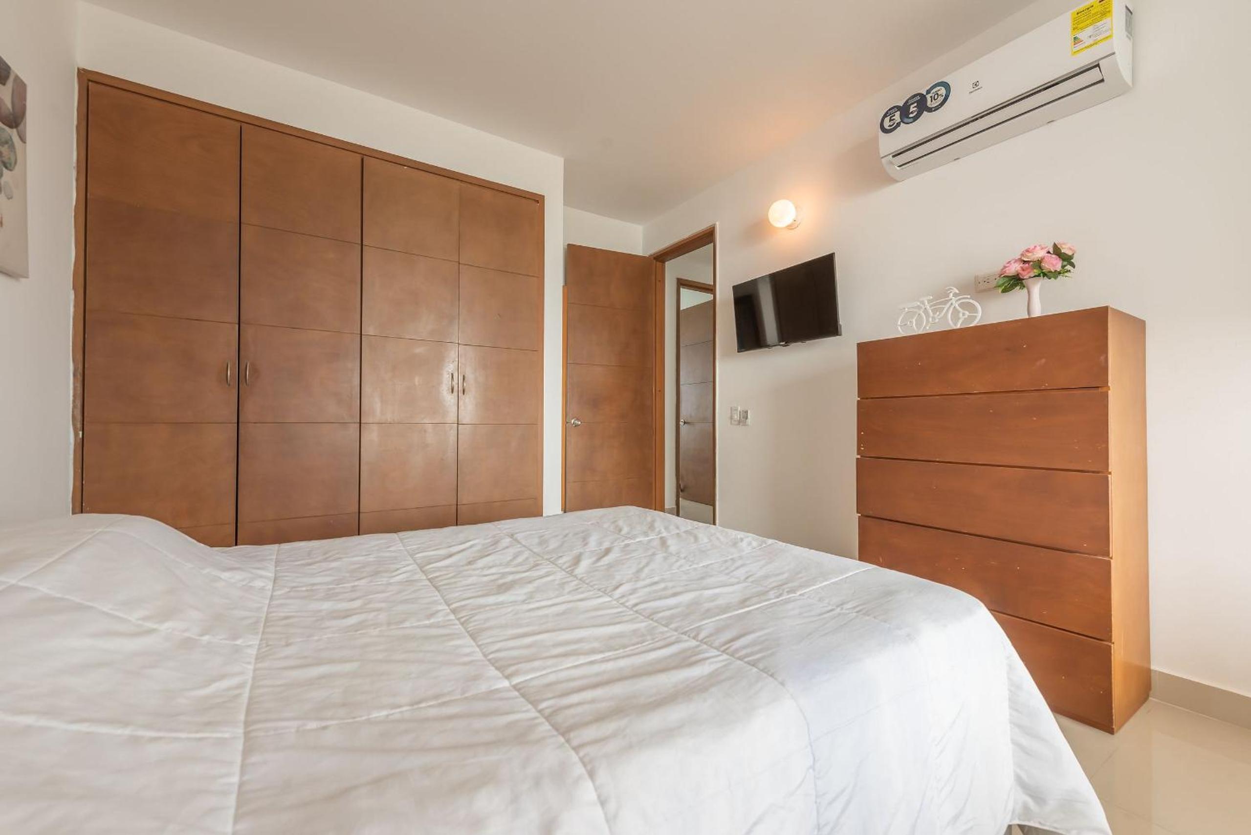 Amplios Aptos de Lujo Frente a la Playa a 5 Minutos del Centro y del Aeropuerto, en Edificio con Piscina, Jacuzzi, Sauna, Gimnasio, Turco y Seguridad las 2