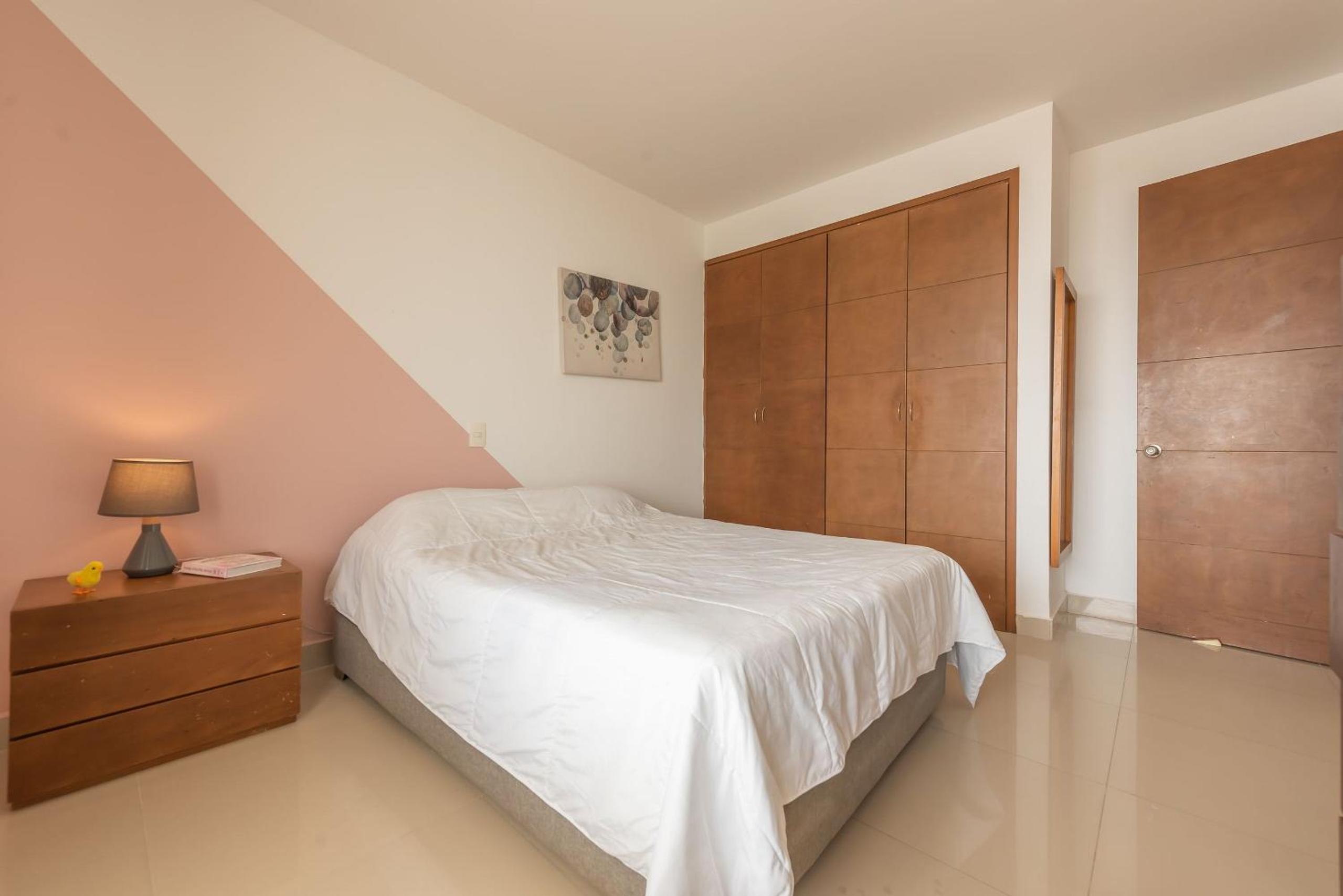 Amplios Aptos de Lujo Frente a la Playa a 5 Minutos del Centro y del Aeropuerto, en Edificio con Piscina, Jacuzzi, Sauna, Gimnasio, Turco y Seguridad las 2