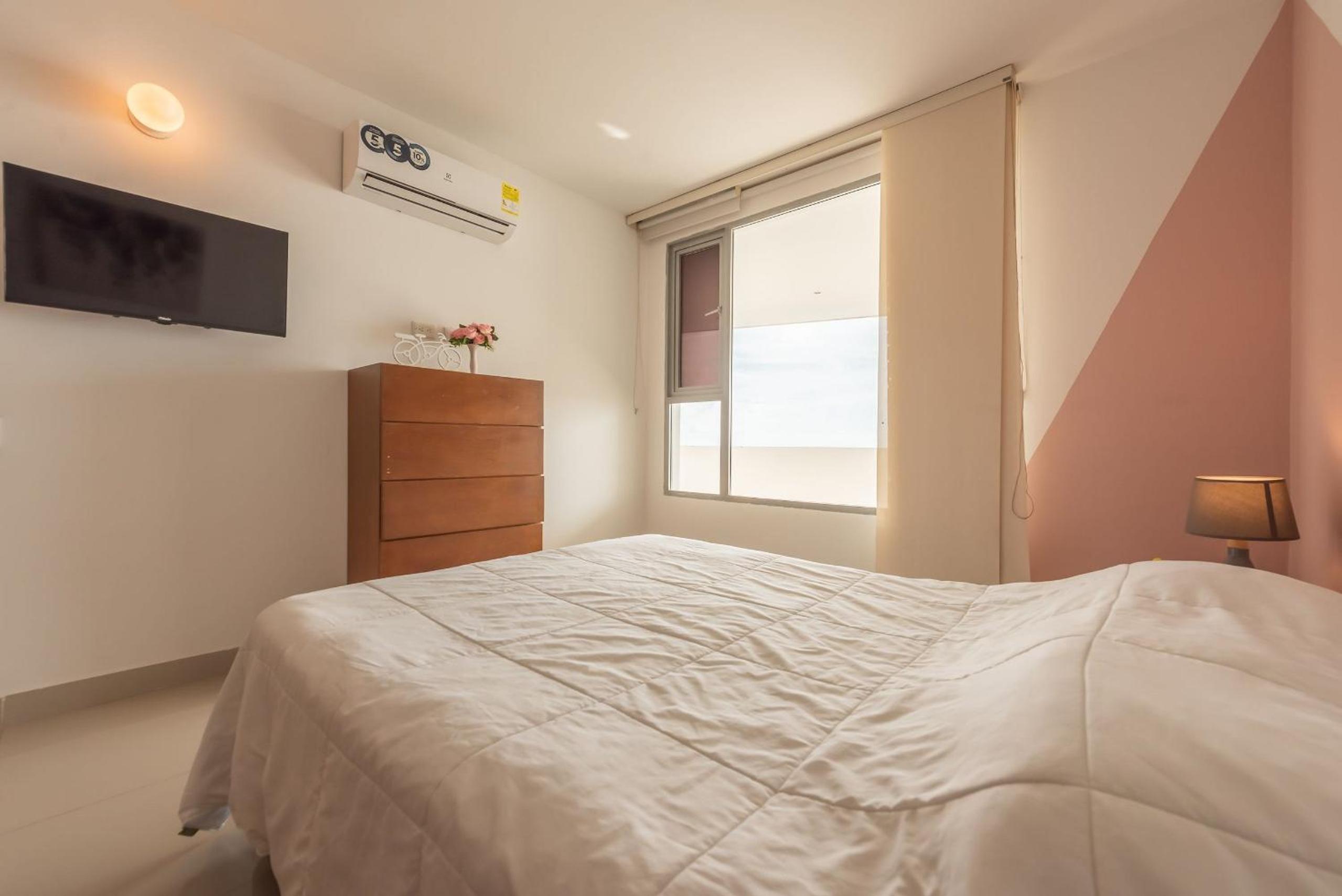 Amplios Aptos de Lujo Frente a la Playa a 5 Minutos del Centro y del Aeropuerto, en Edificio con Piscina, Jacuzzi, Sauna, Gimnasio, Turco y Seguridad las 2