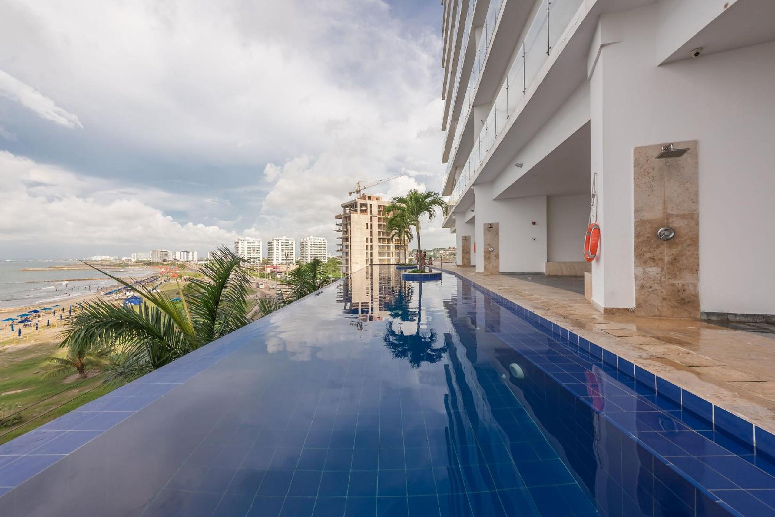 Amplios Aptos de Lujo Frente a la Playa a 5 Minutos del Centro y del Aeropuerto, en Edificio con Piscina, Jacuzzi, Sauna, Gimnasio, Turco y Seguridad las 2