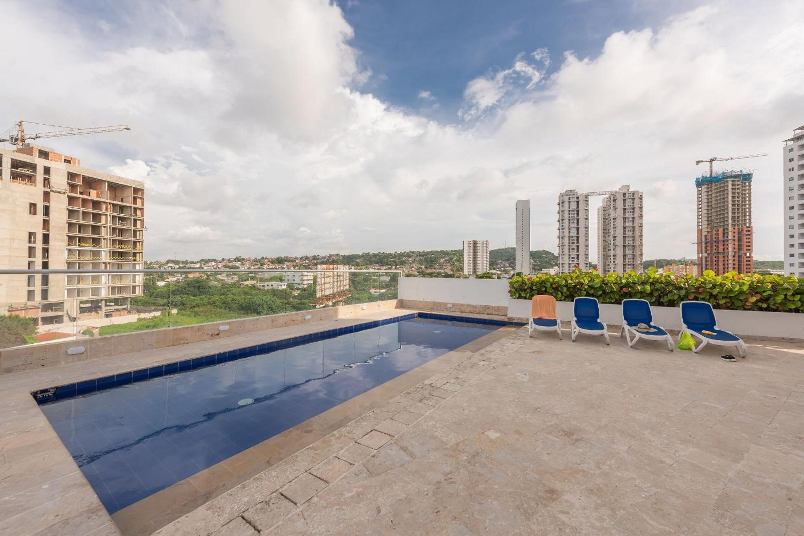 Amplios Aptos de Lujo Frente a la Playa a 5 Minutos del Centro y del Aeropuerto, en Edificio con Piscina, Jacuzzi, Sauna, Gimnasio, Turco y Seguridad las 2