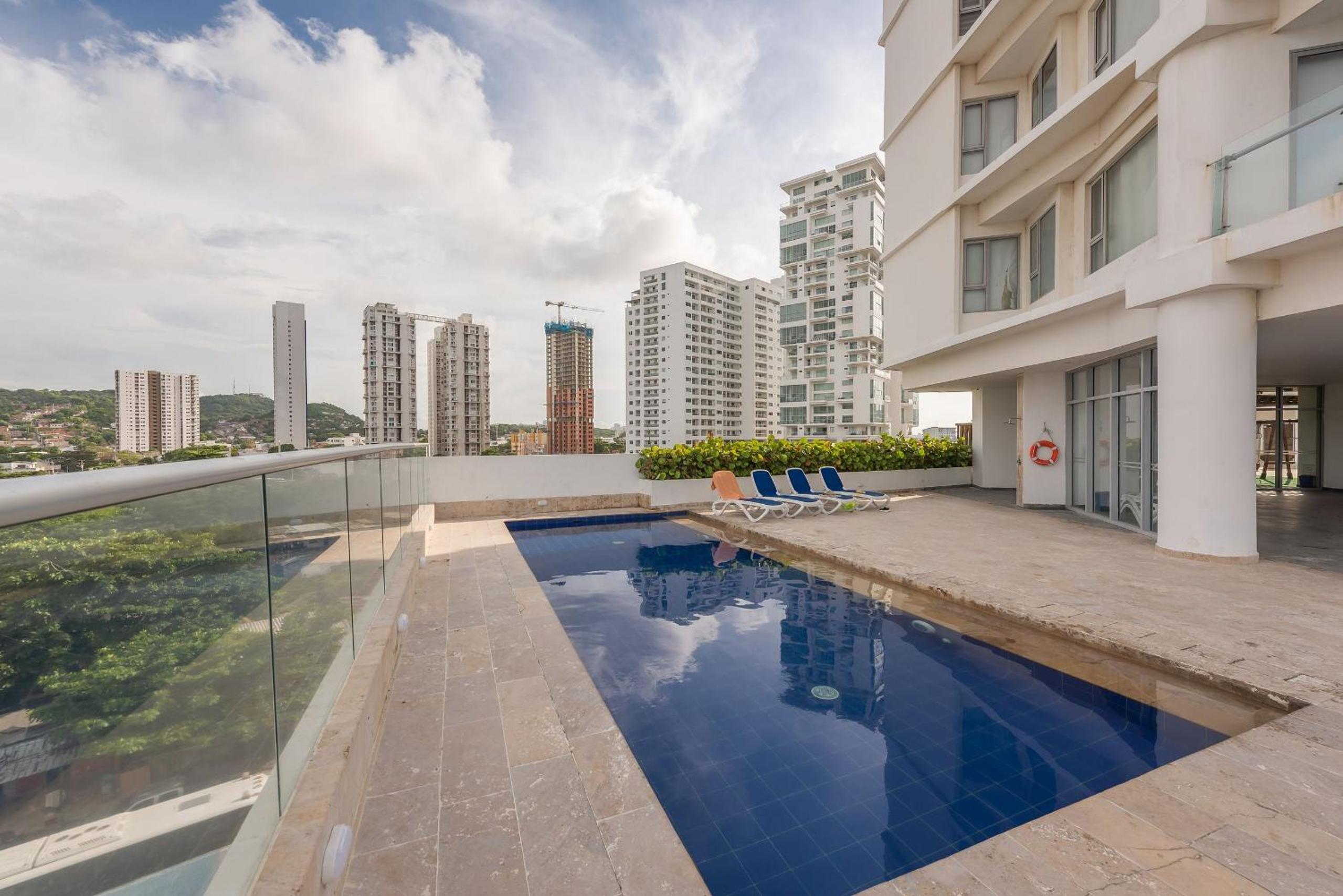 Amplios Aptos de Lujo Frente a la Playa a 5 Minutos del Centro y del Aeropuerto, en Edificio con Piscina, Jacuzzi, Sauna, Gimnasio, Turco y Seguridad las 2