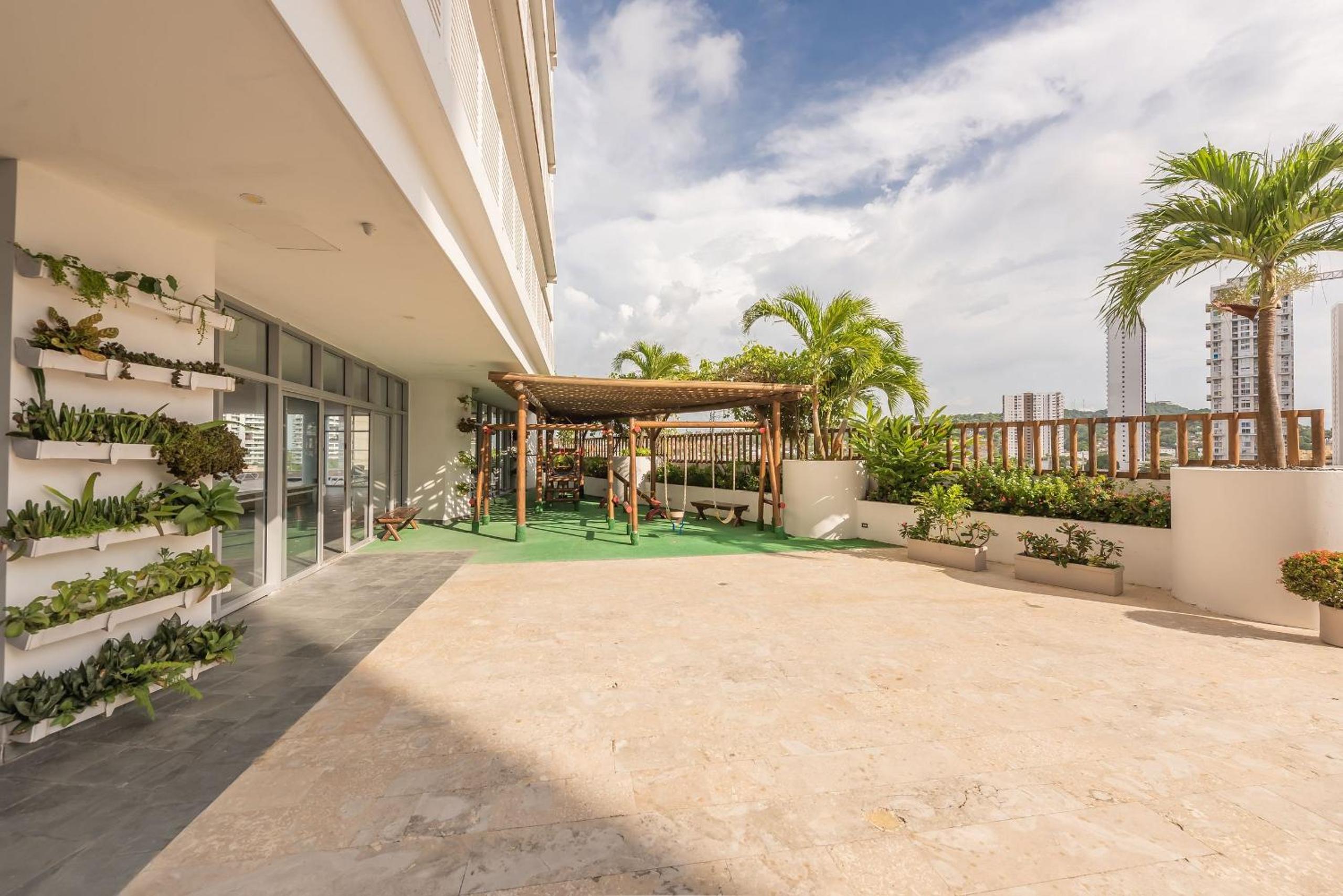 Amplios Aptos de Lujo Frente a la Playa a 5 Minutos del Centro y del Aeropuerto, en Edificio con Piscina, Jacuzzi, Sauna, Gimnasio, Turco y Seguridad las 2