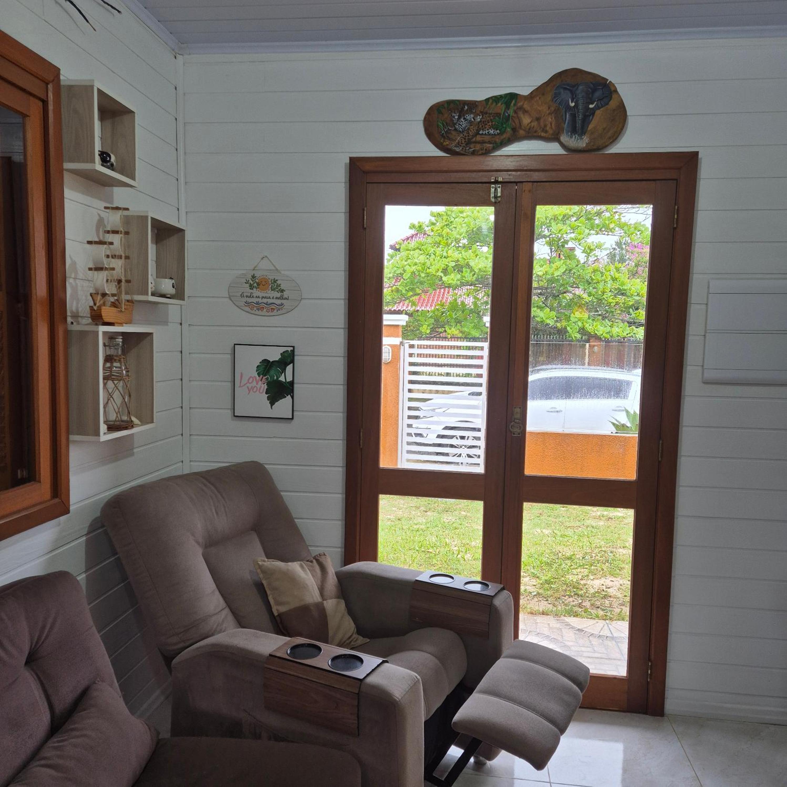 Casa com Piscina, Quiosque, Próximo ao Mar