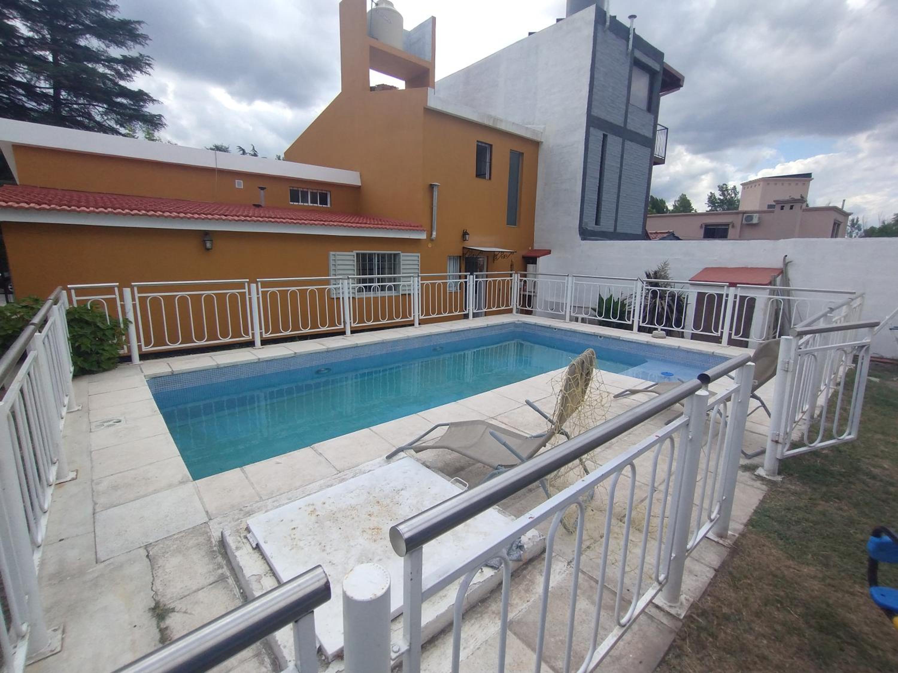 Alquiler de casa en Playas de Oro, Carlos Paz con pileta