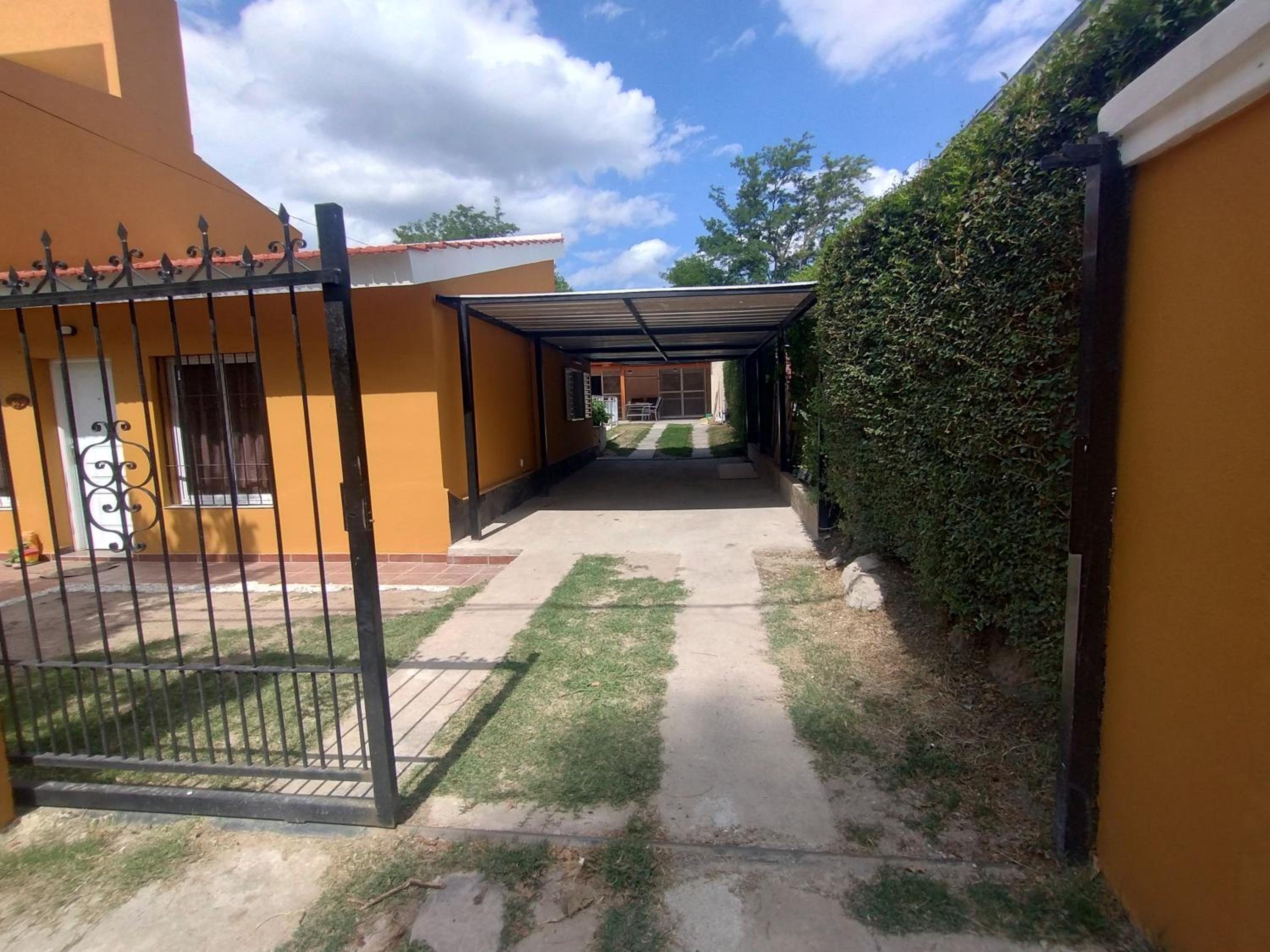 Alquiler de casa en Playas de Oro, Carlos Paz con pileta