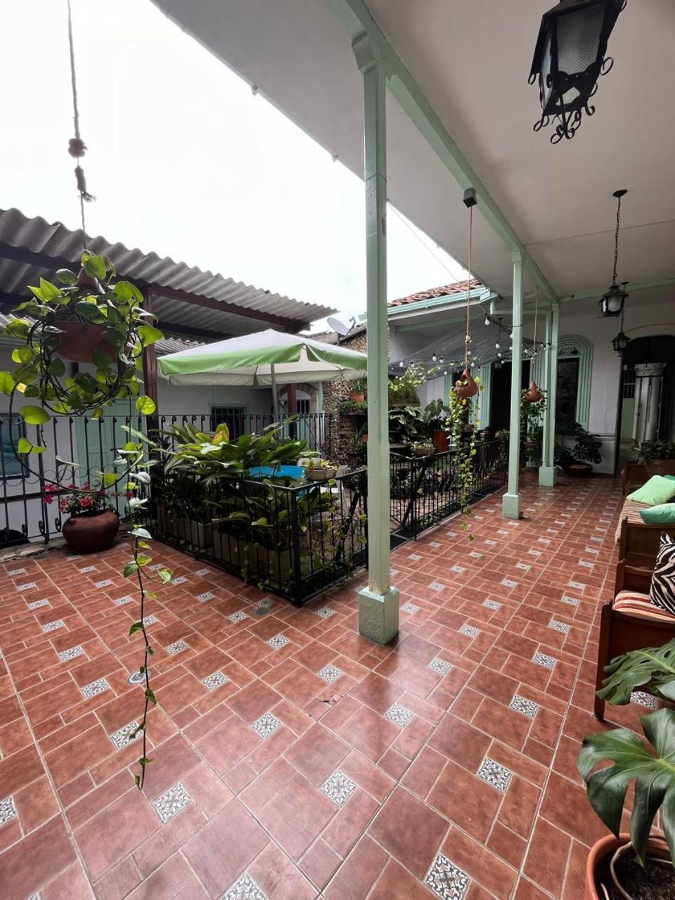 Sandalio Hostal Cali