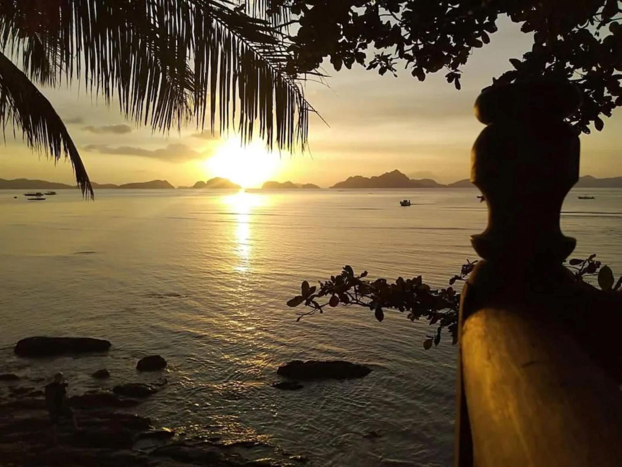 Hut Sunset View view 4