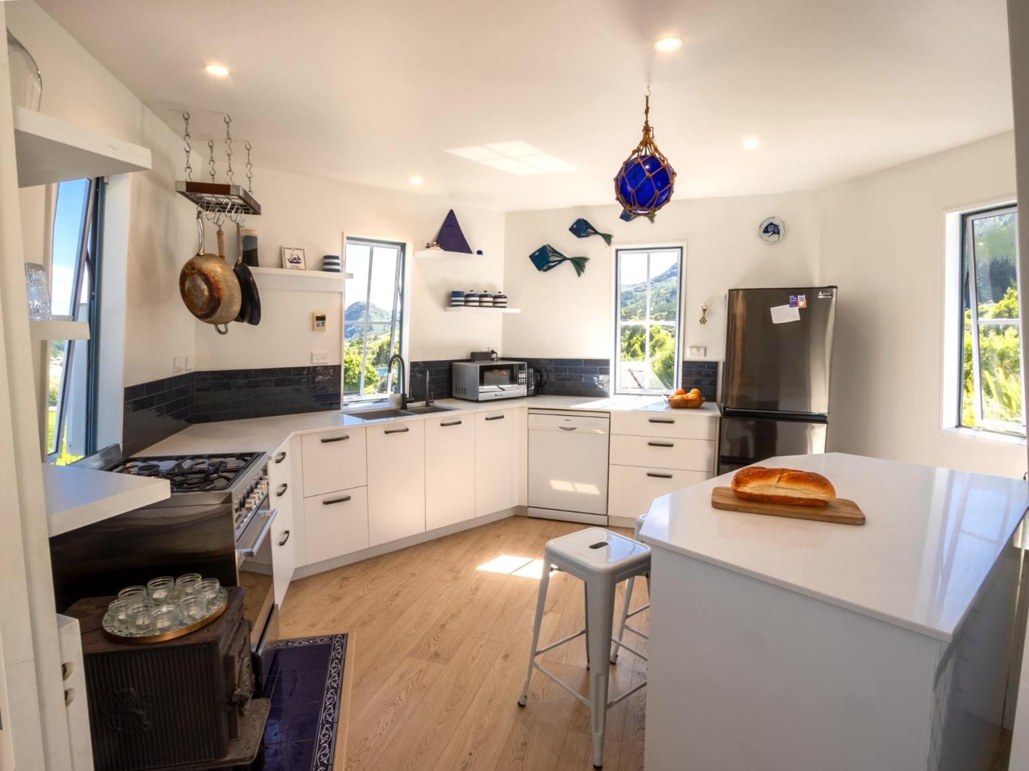 The Lighthouse - Ligar Bay Holiday Home
