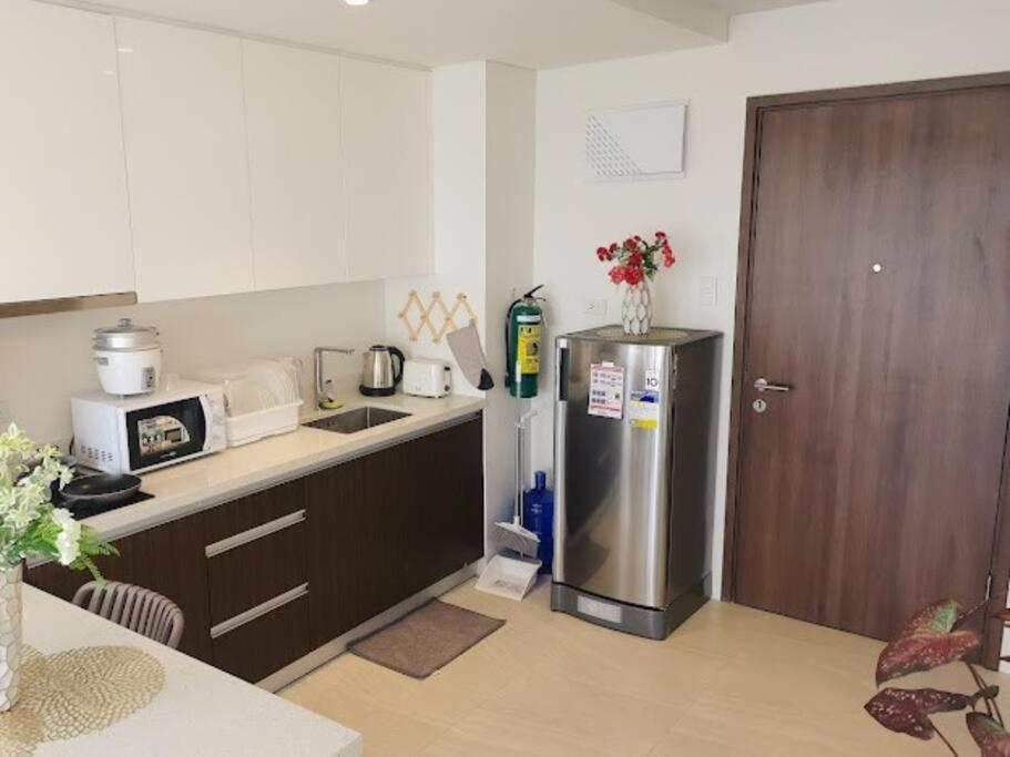 One-Bedroom Tambuli Mactan Corner Unit with Balcony view 3