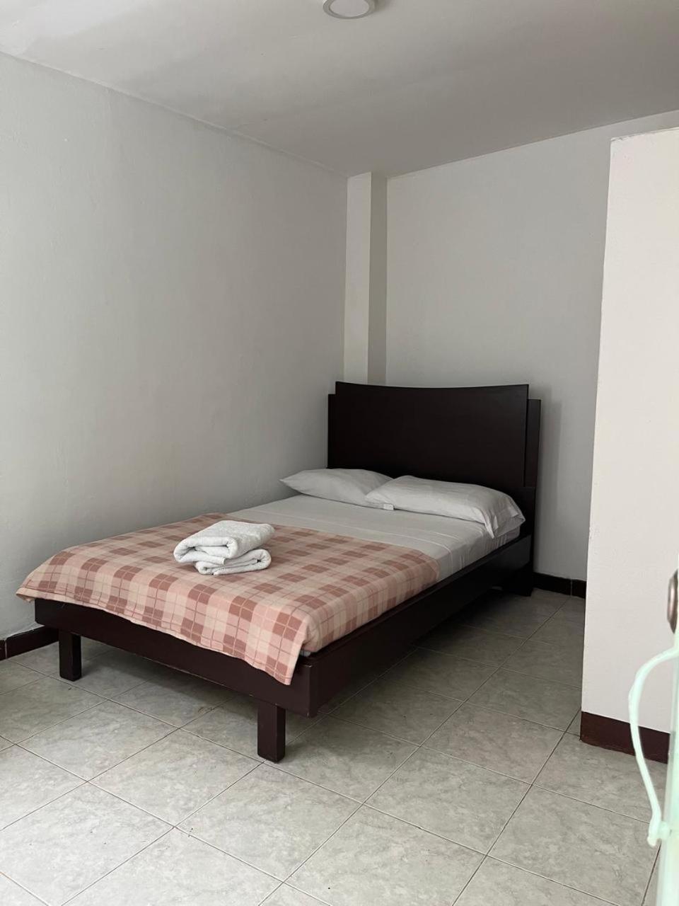 Sandalio Hostal Cali