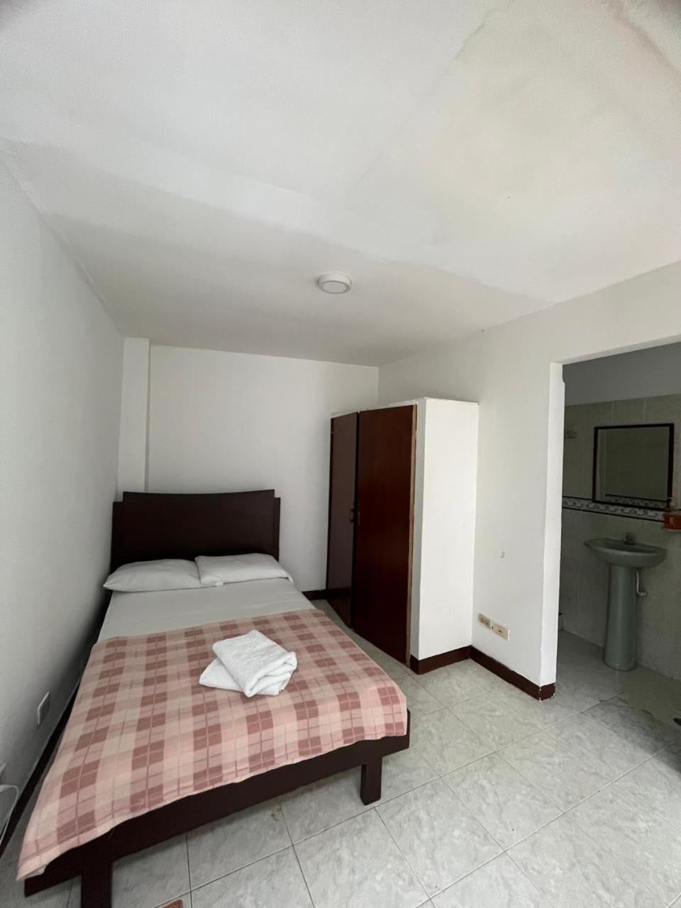 Sandalio Hostal Cali