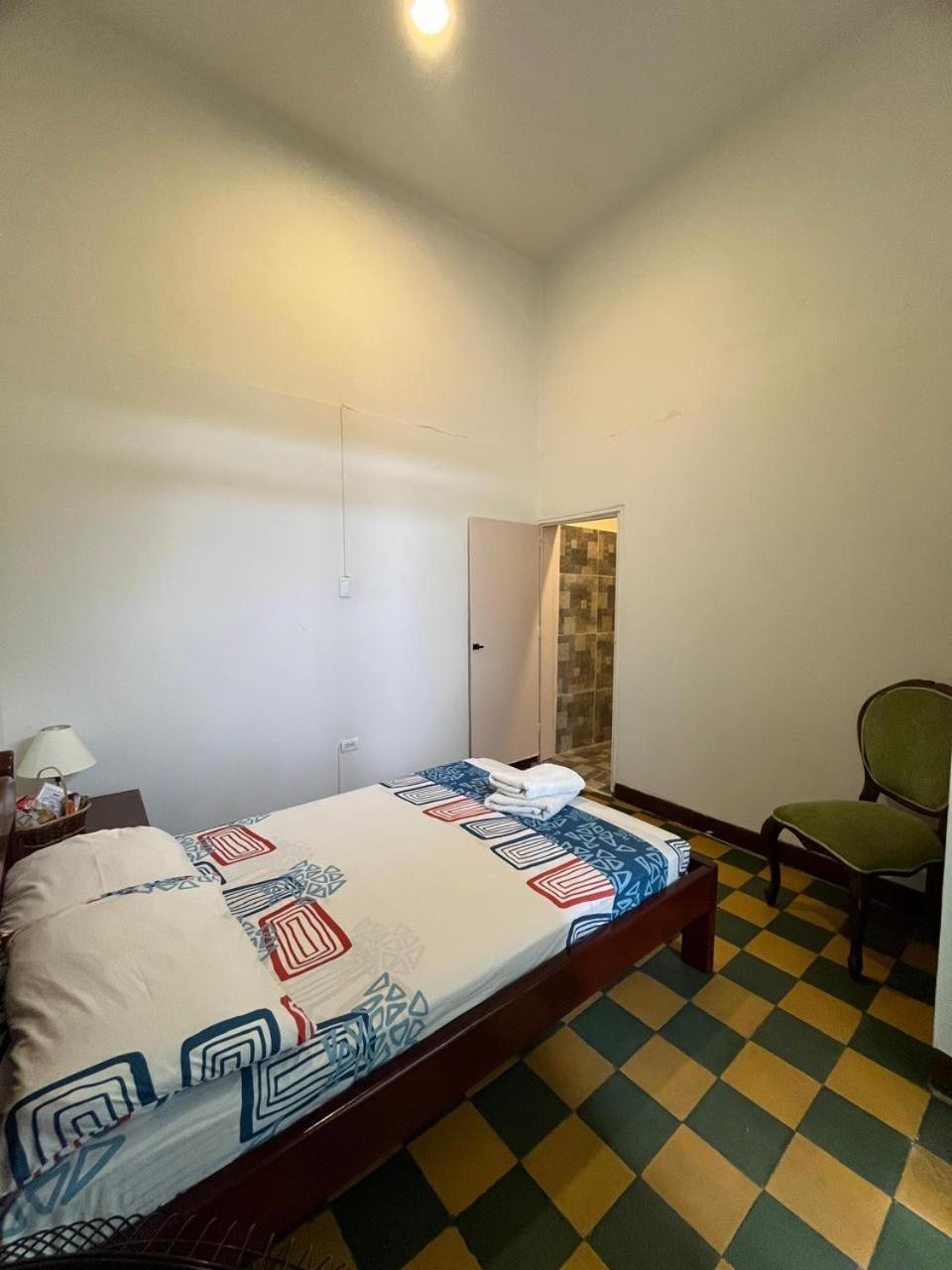 Sandalio Hostal Cali