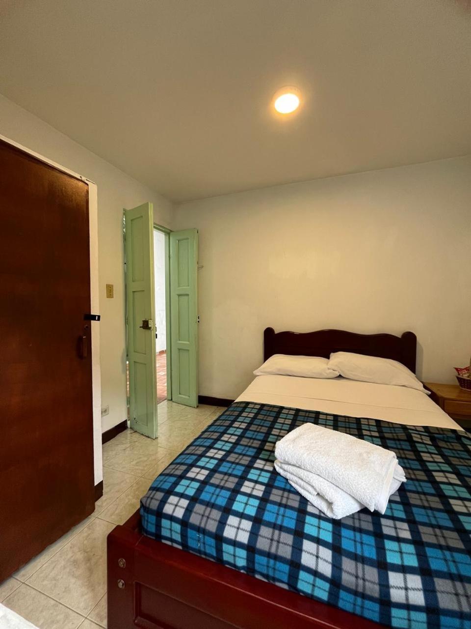 Sandalio Hostal Cali