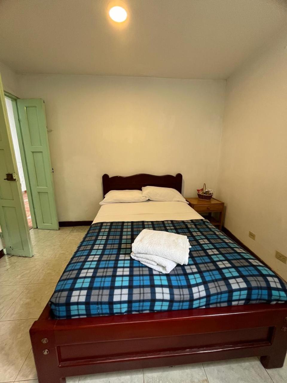 Sandalio Hostal Cali