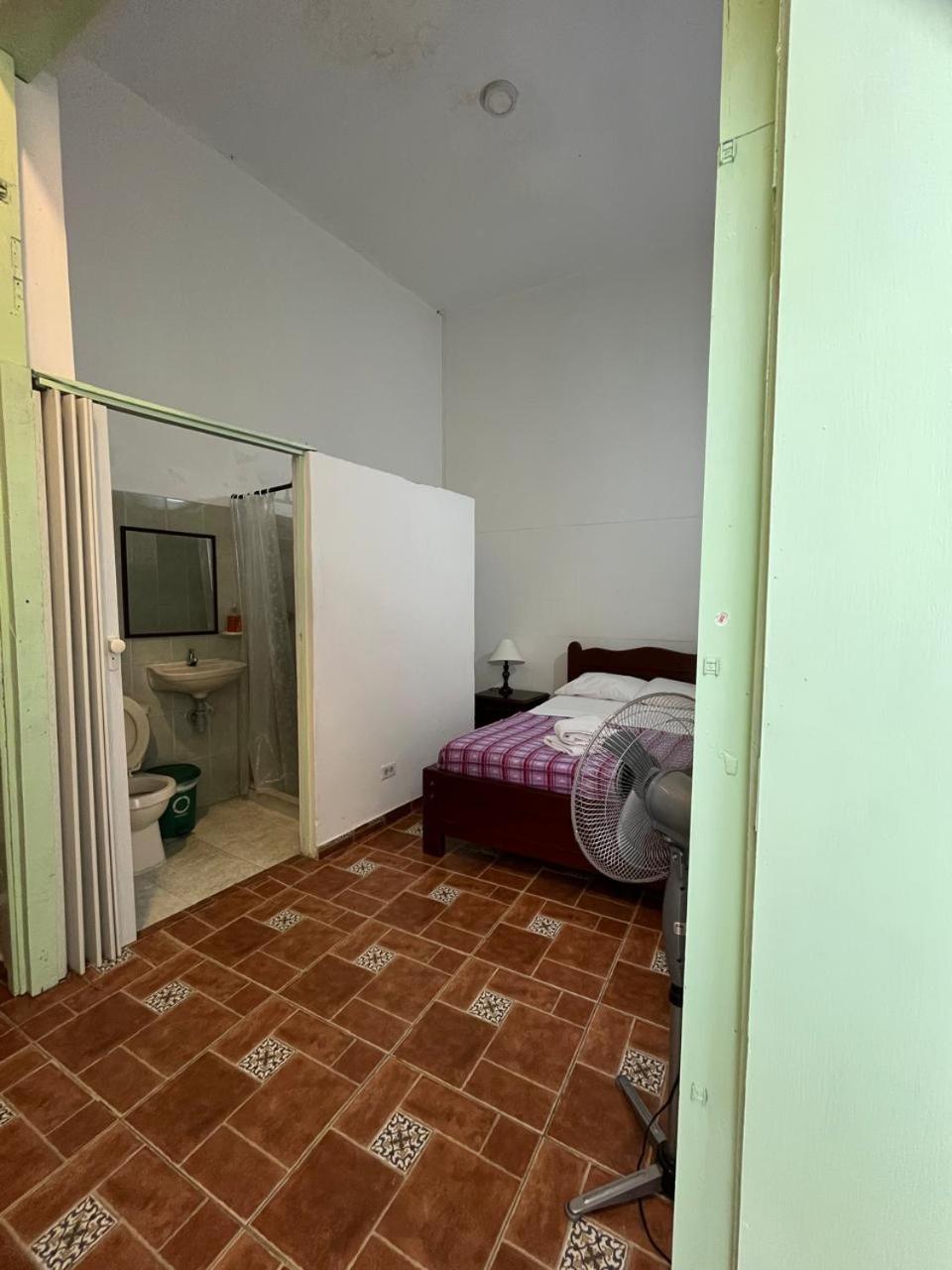 Sandalio Hostal Cali