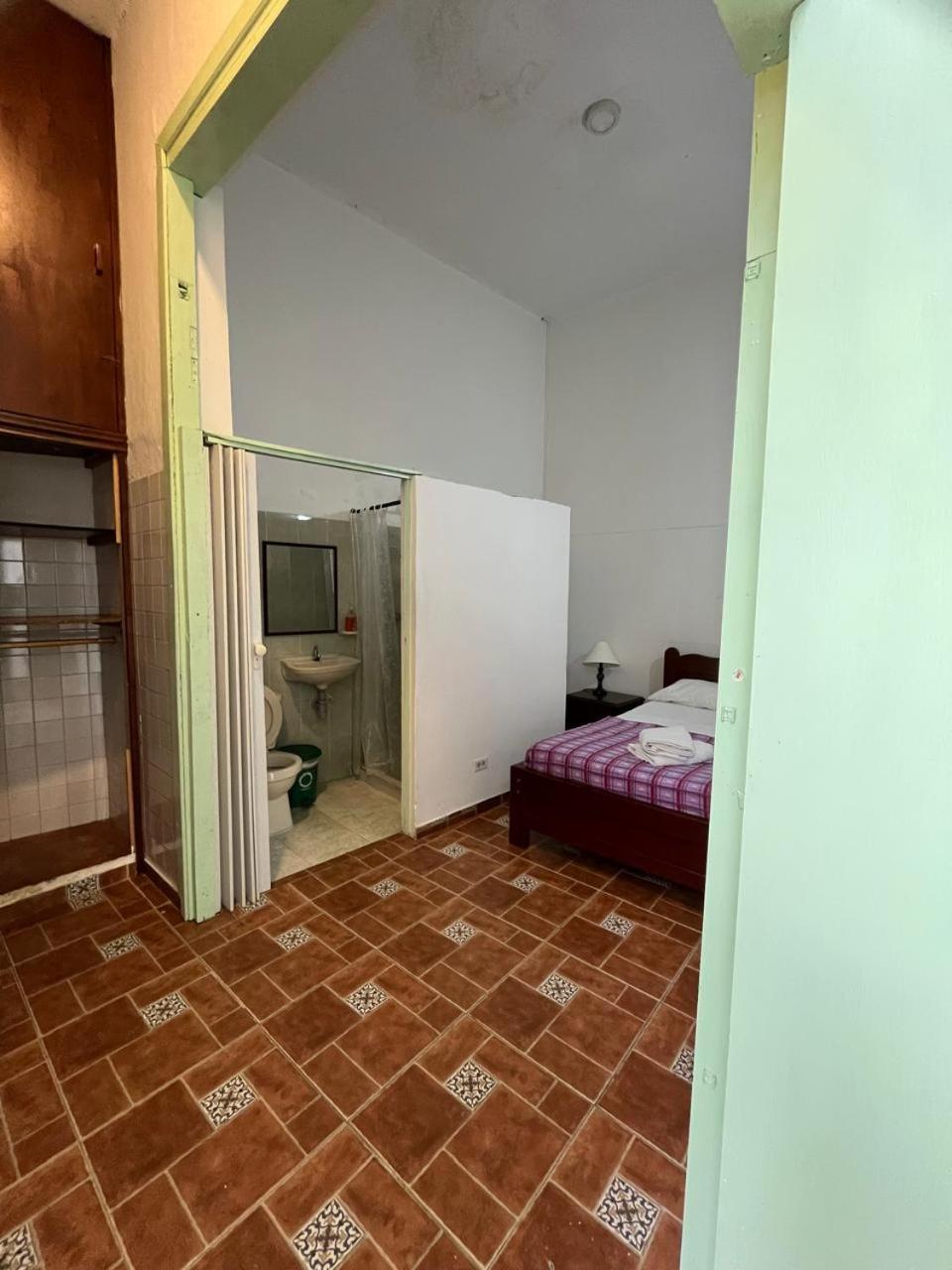 Sandalio Hostal Cali
